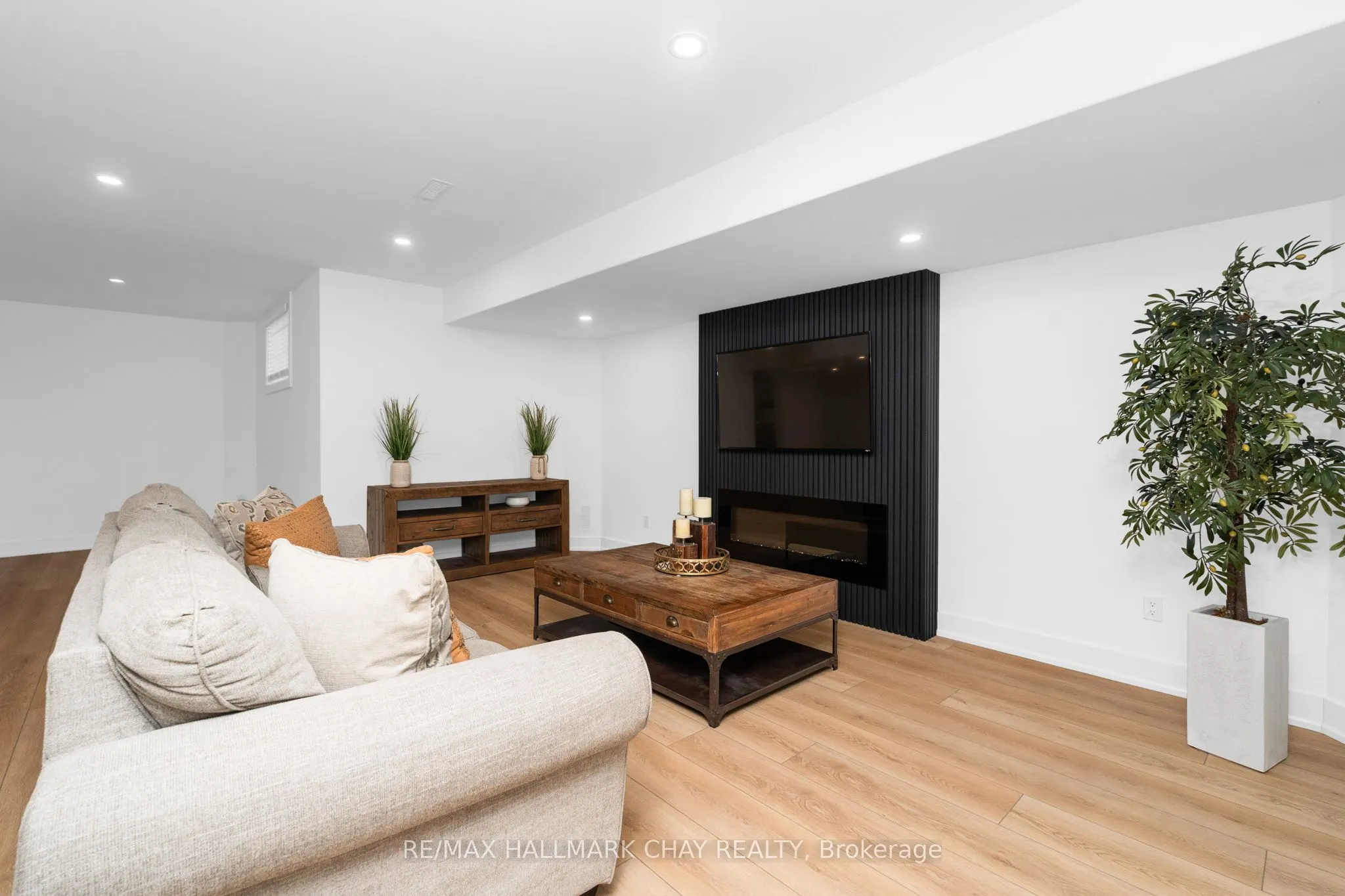 11 Byers Street