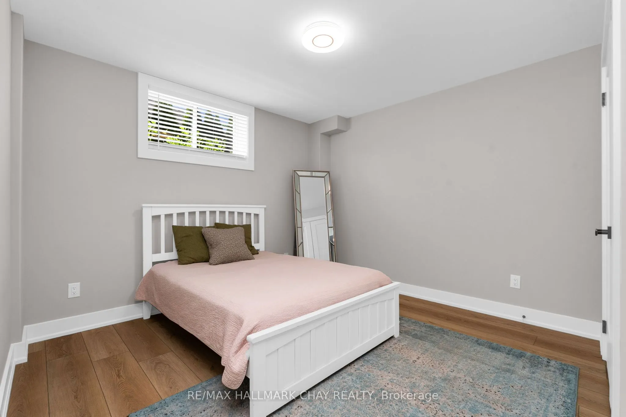11 Byers Street