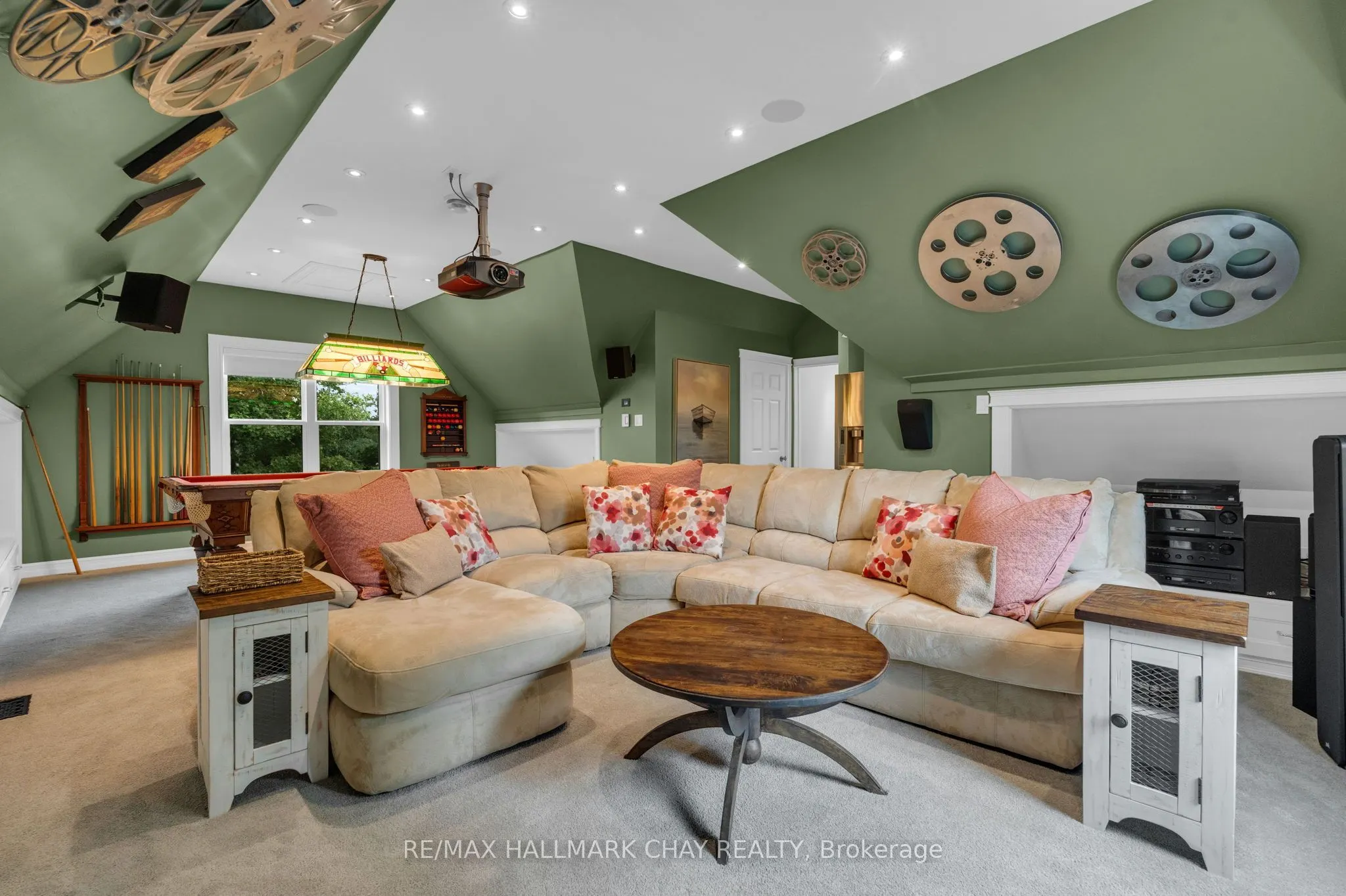 9 Bridle Path