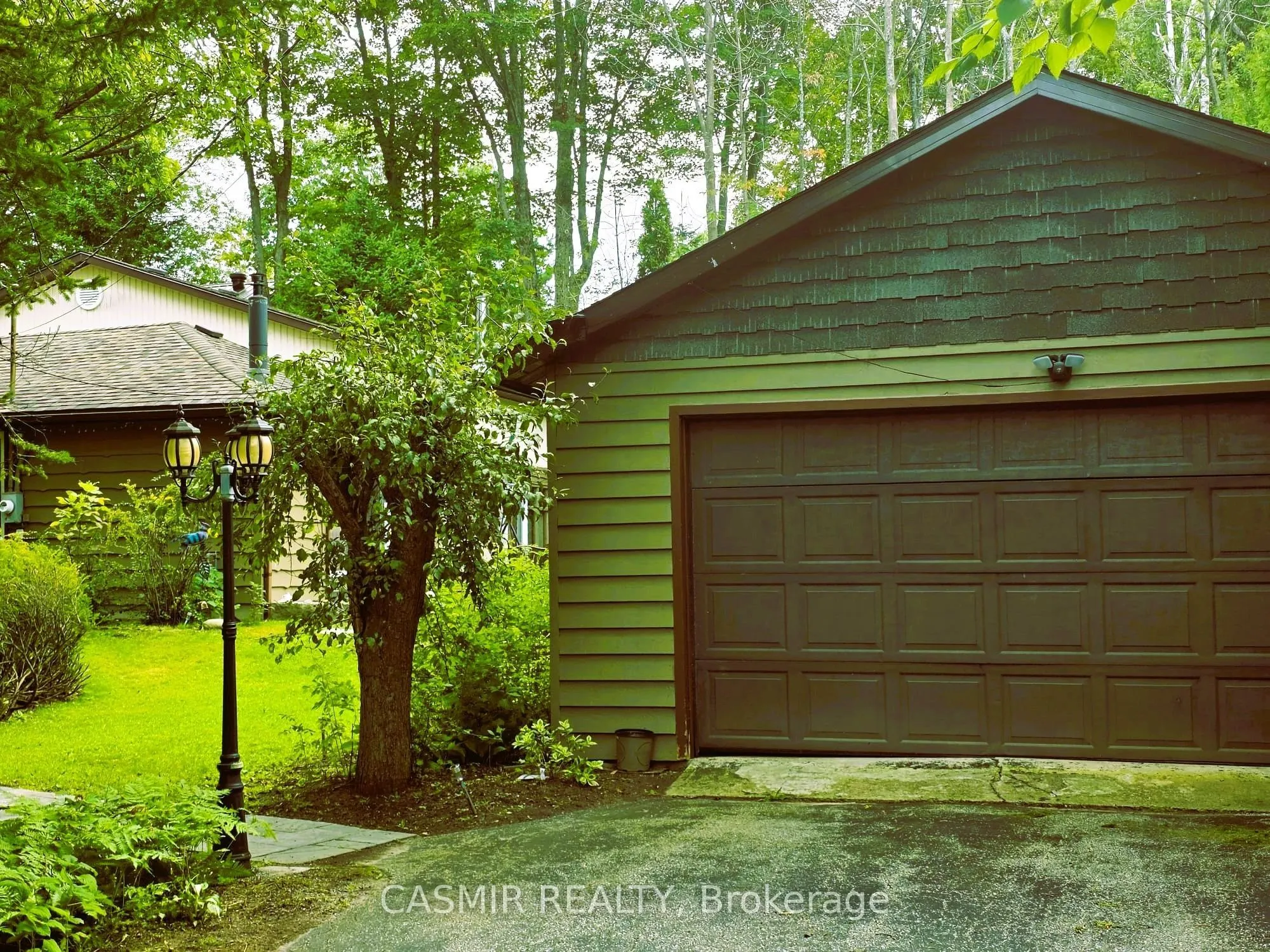 2148 CHAMPLAIN Road