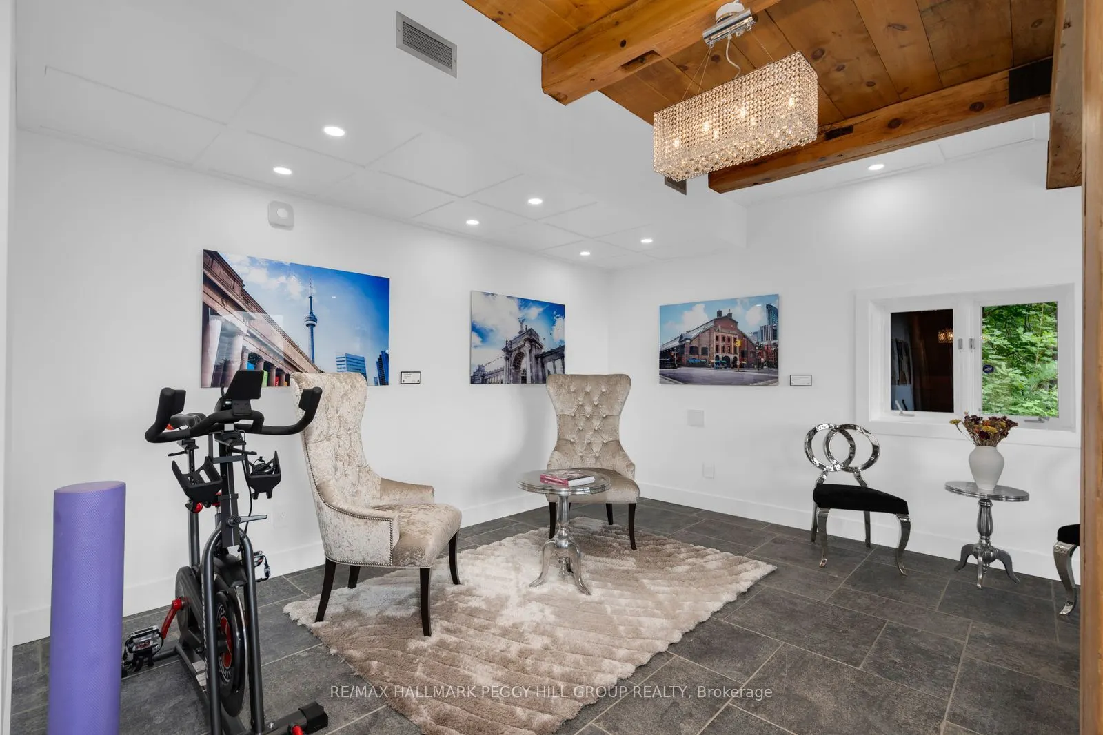 11 Crestwood Drive