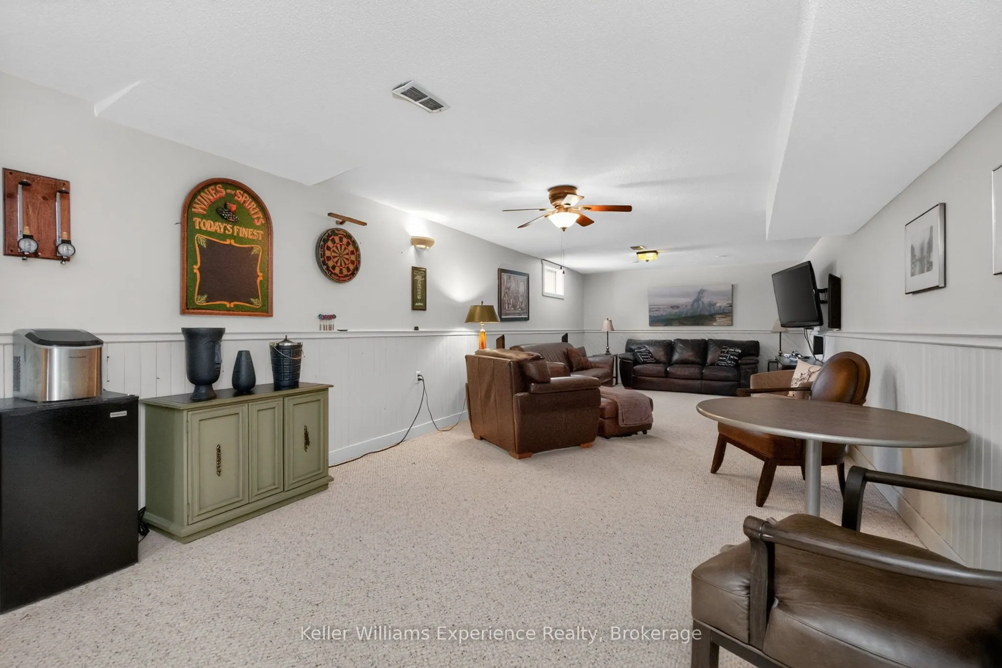 933 Playfair Road