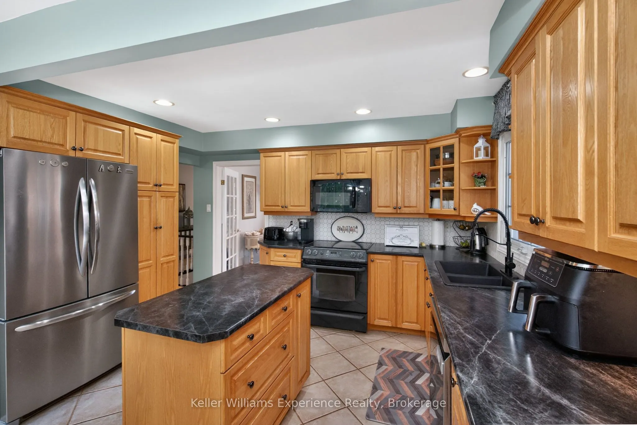 933 Playfair Road