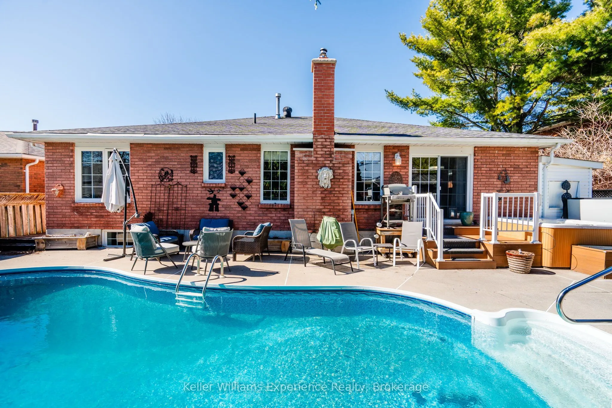 933 Playfair Road