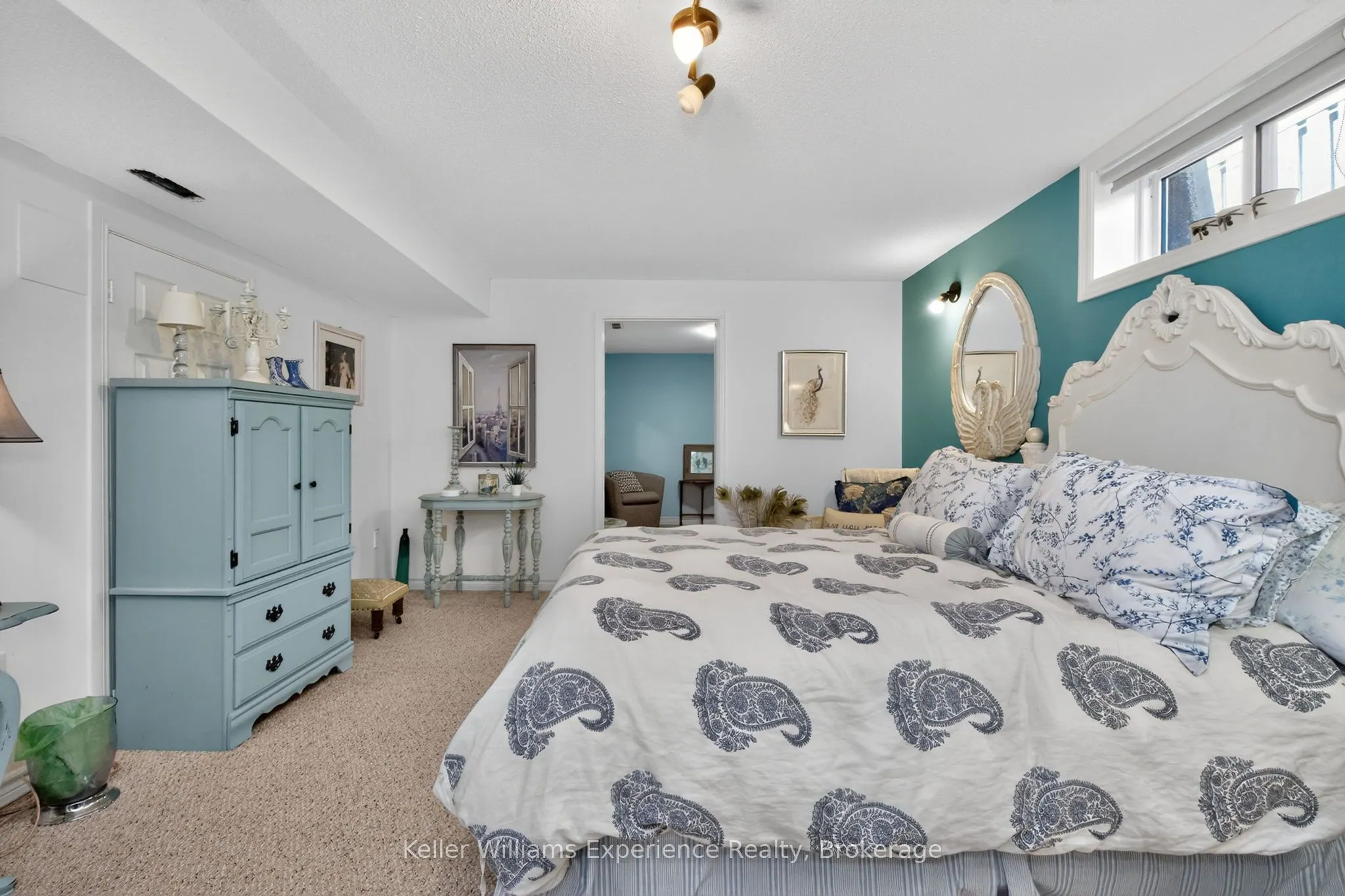 933 Playfair Road