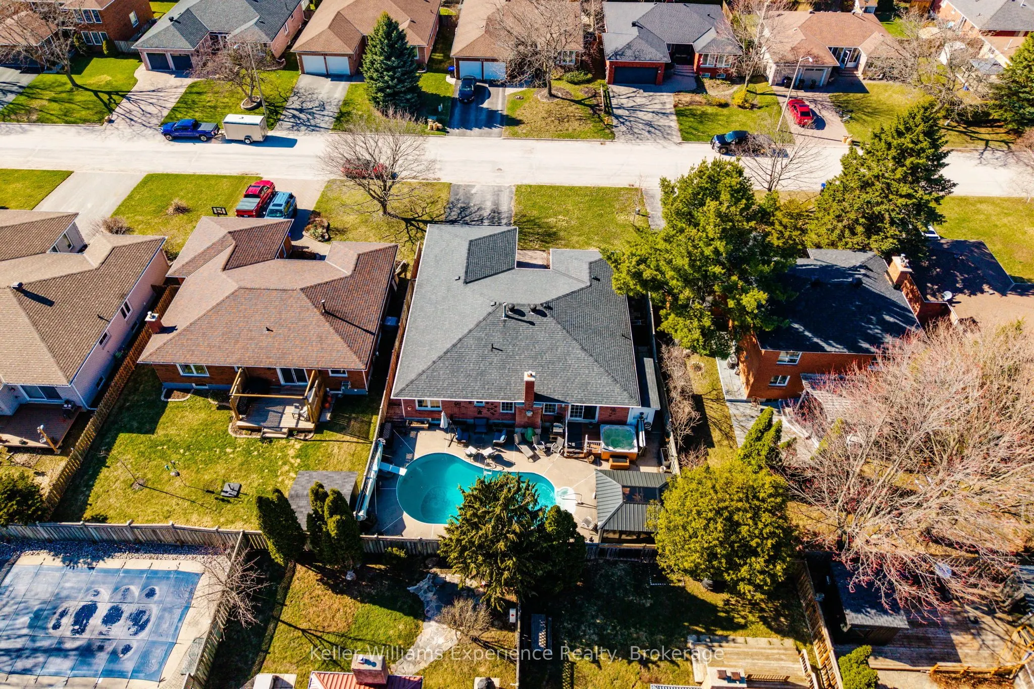 933 Playfair Road