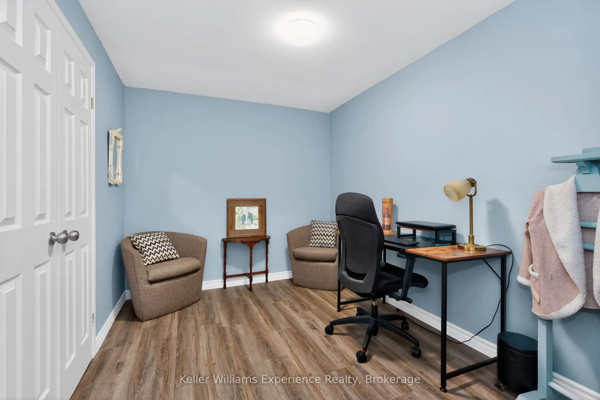 933 Playfair Road