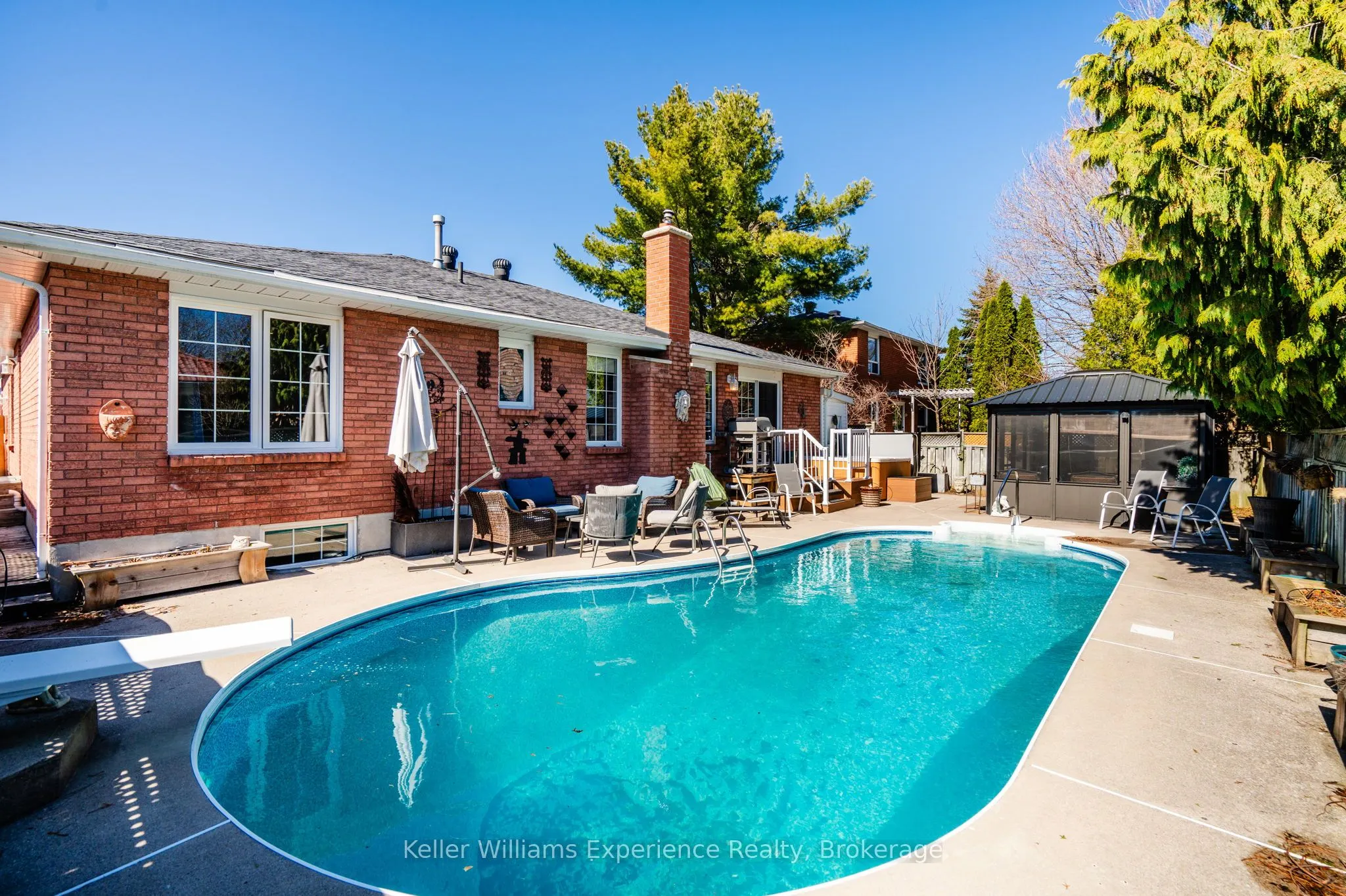 933 Playfair Road