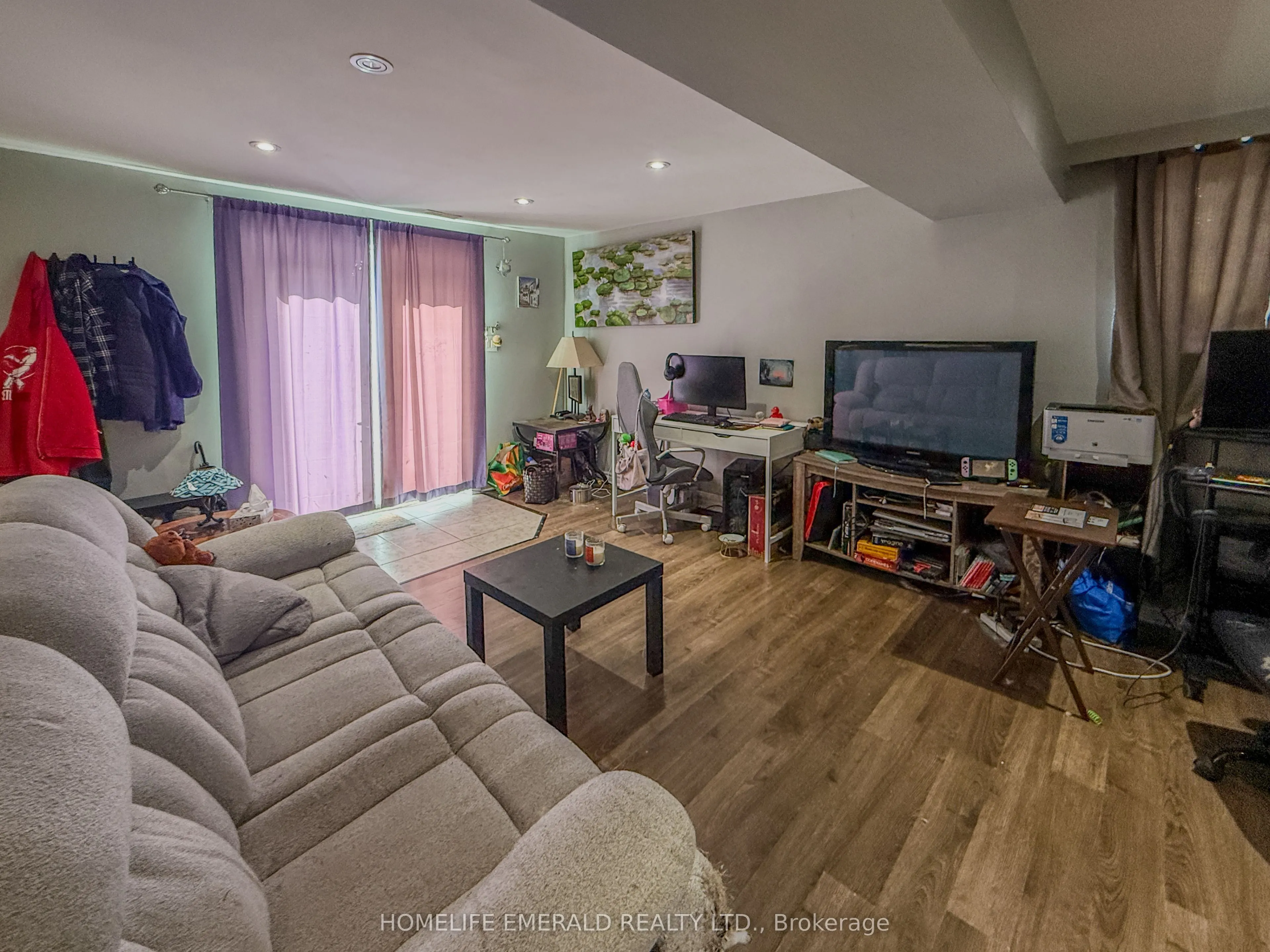 131 Cundles Road E
