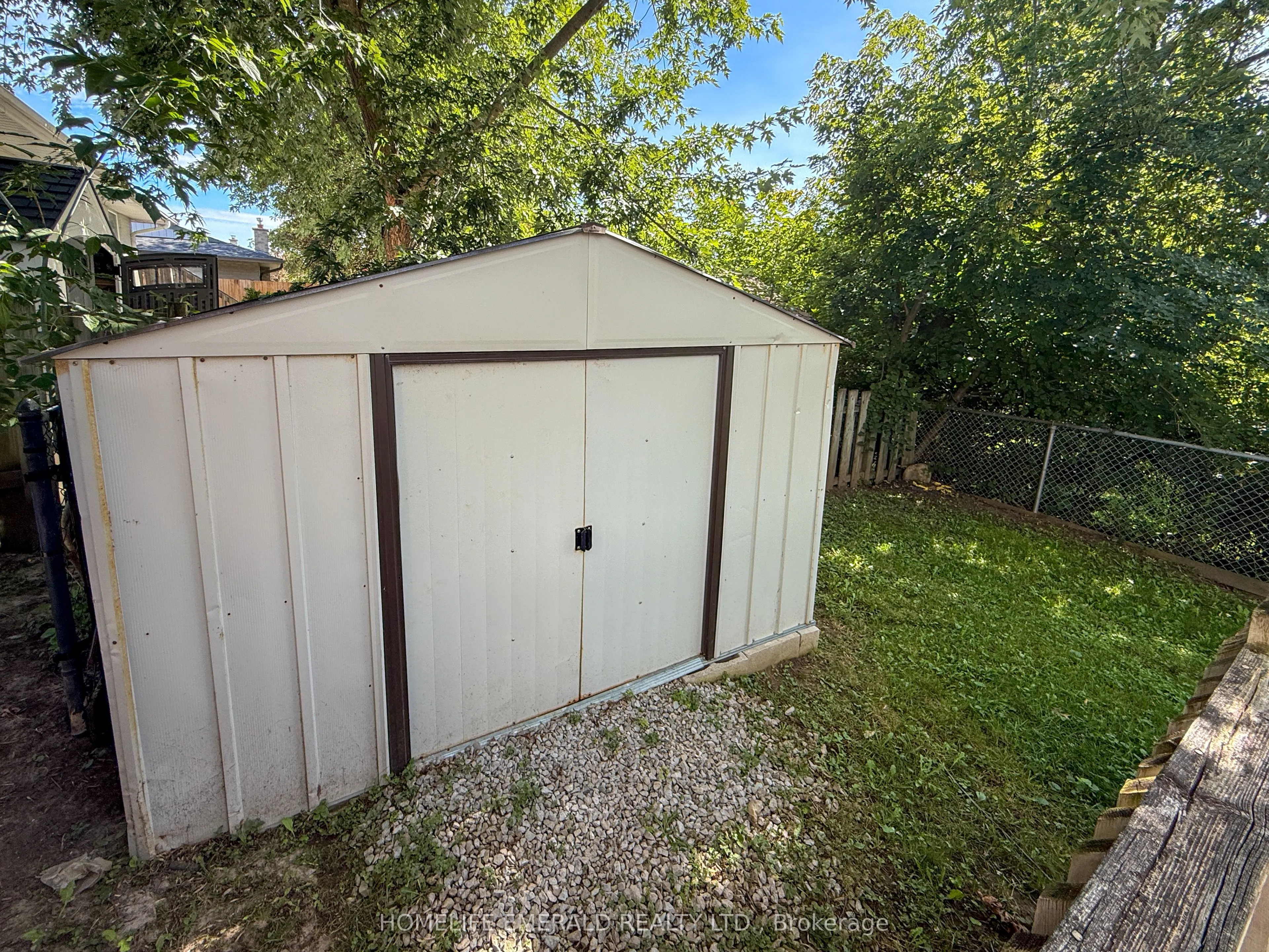 131 Cundles Road E