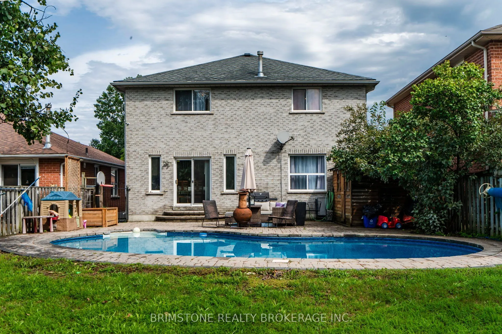 24 Stoneybrook Crescent