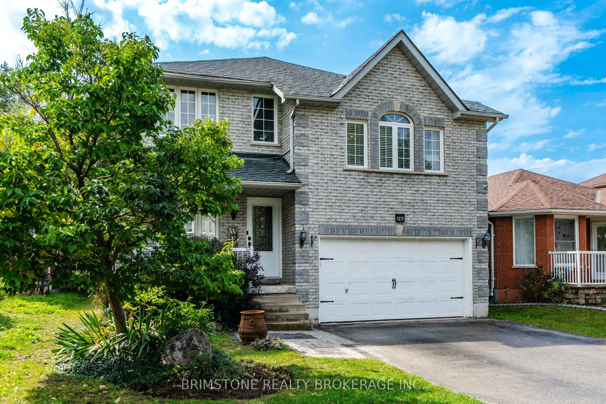 24 Stoneybrook Crescent