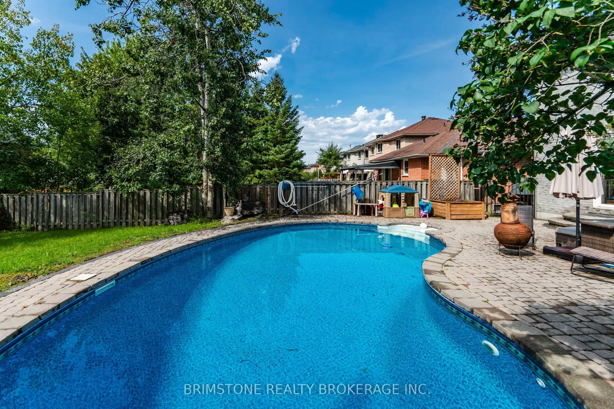 24 Stoneybrook Crescent