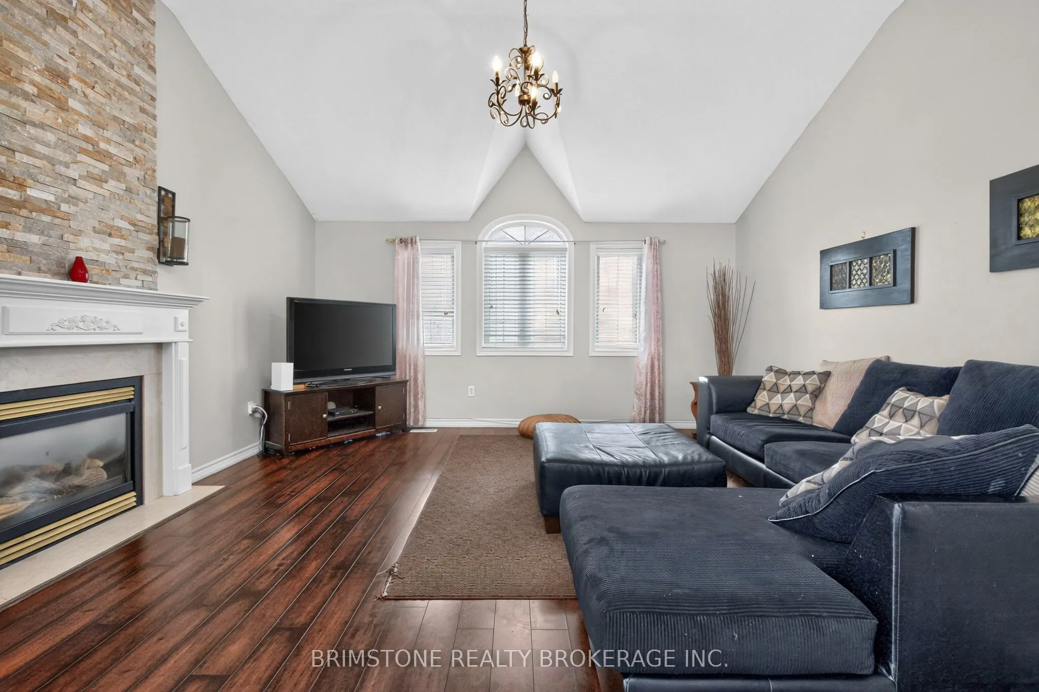 24 Stoneybrook Crescent