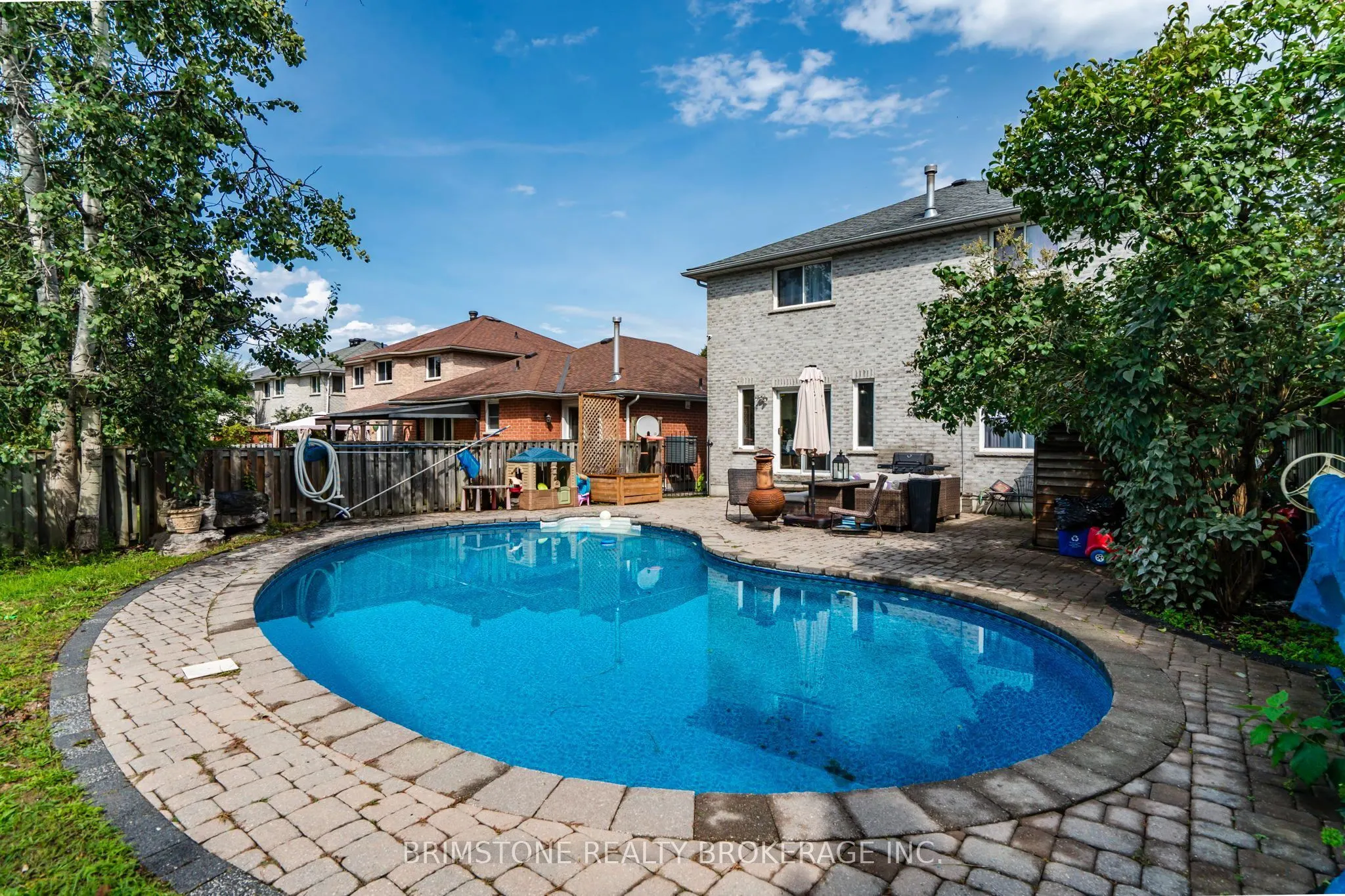 24 Stoneybrook Crescent