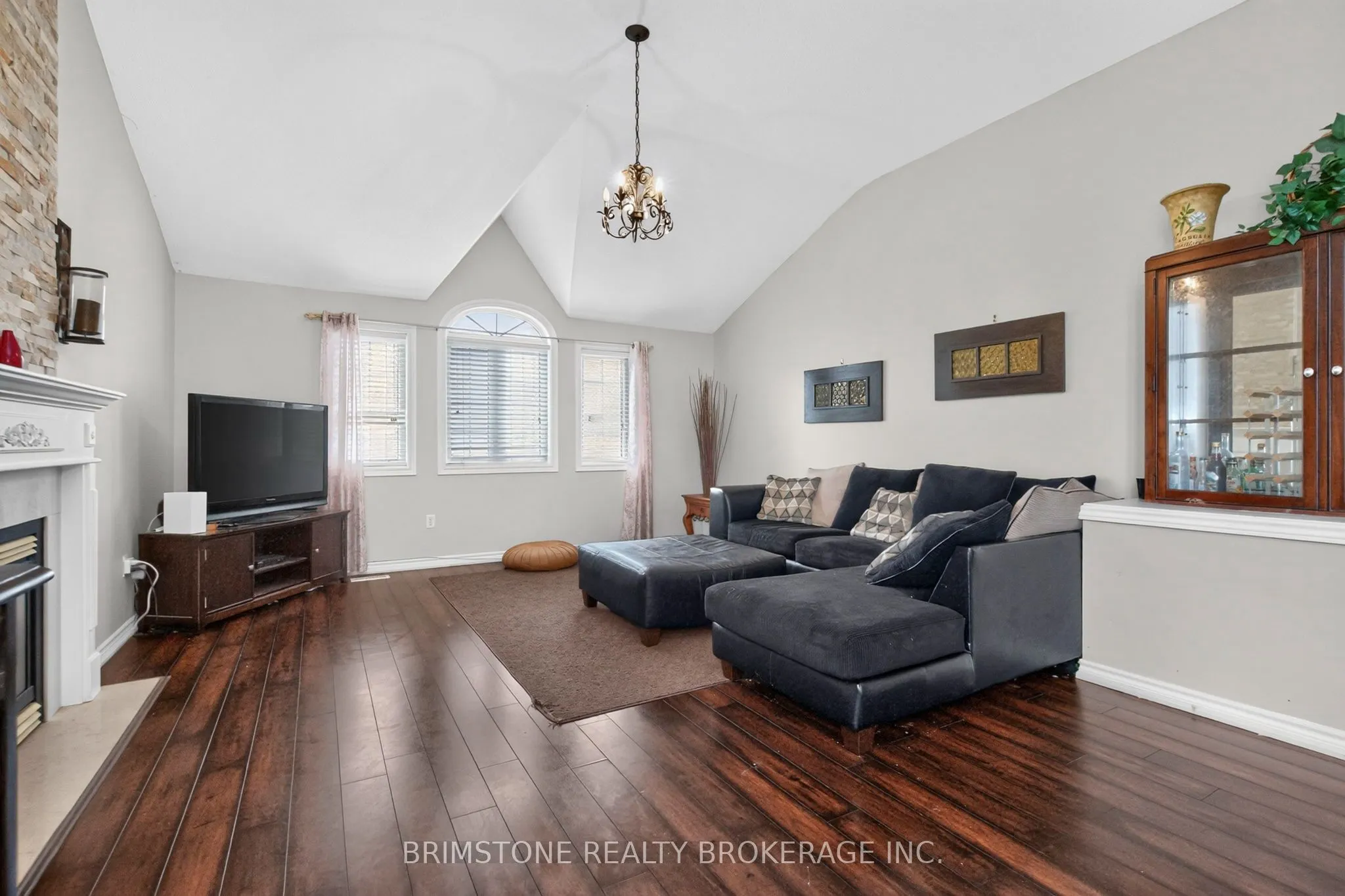 24 Stoneybrook Crescent