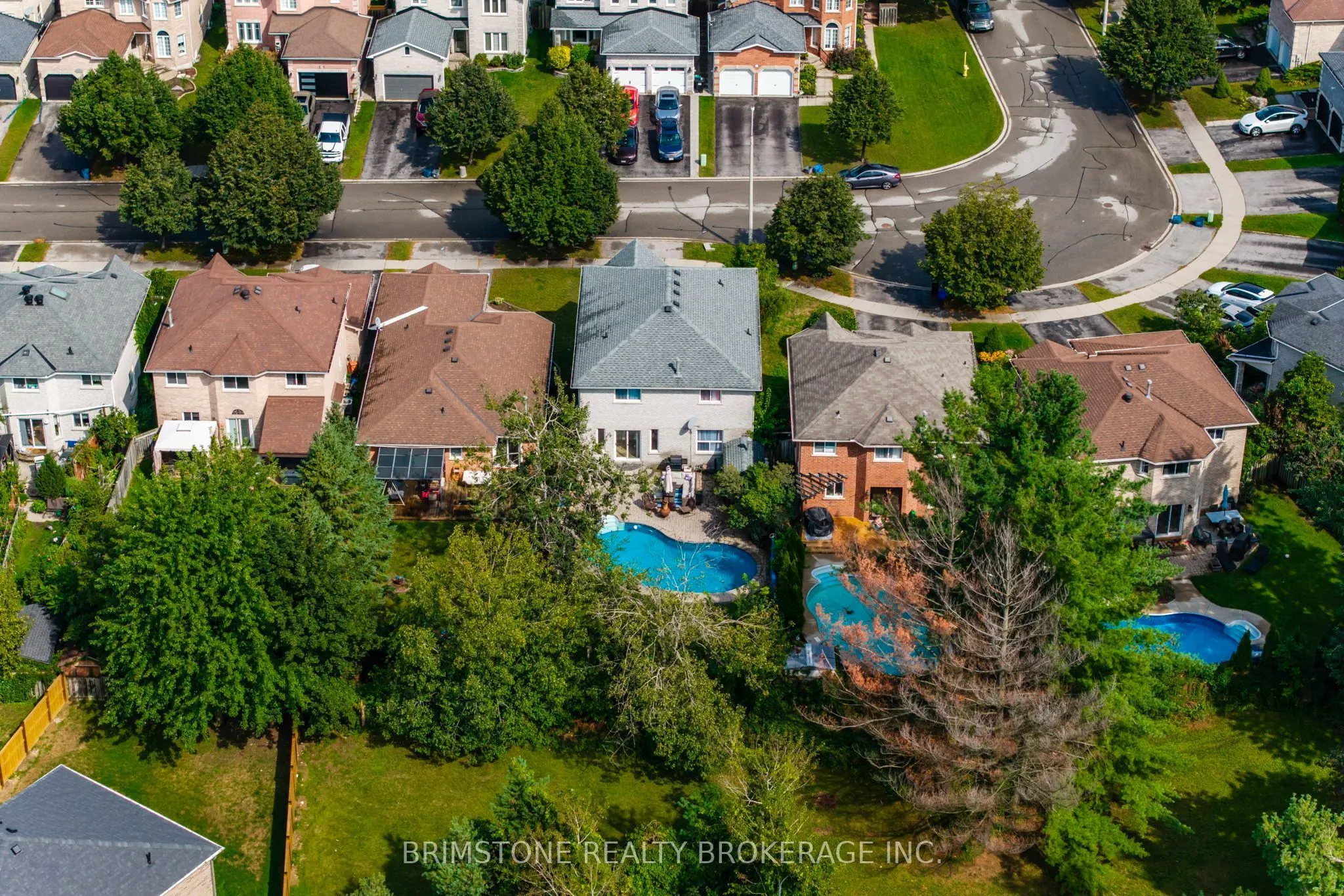 24 Stoneybrook Crescent