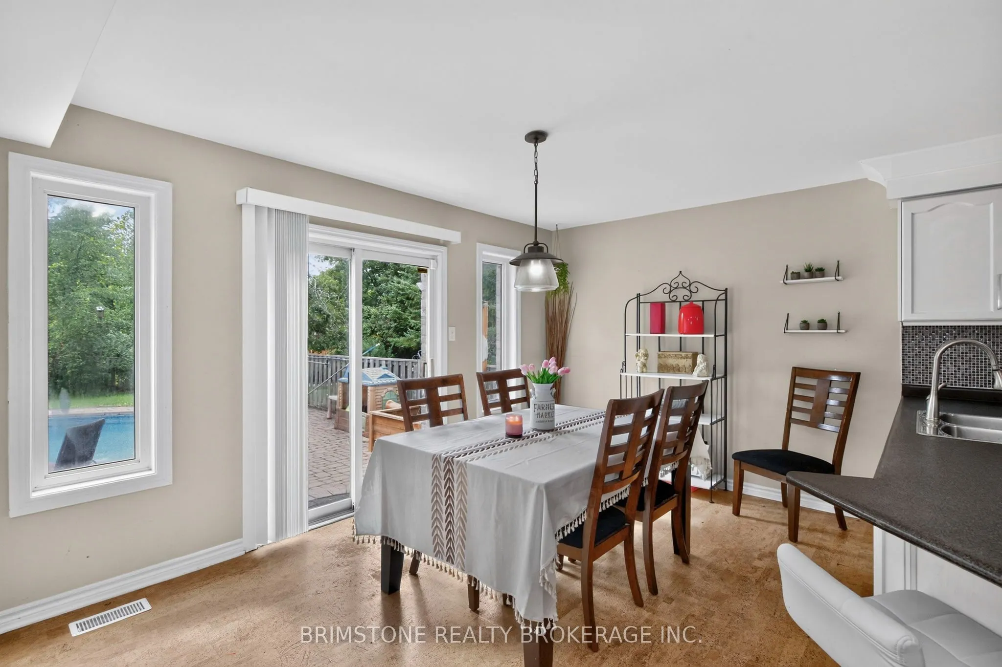 24 Stoneybrook Crescent