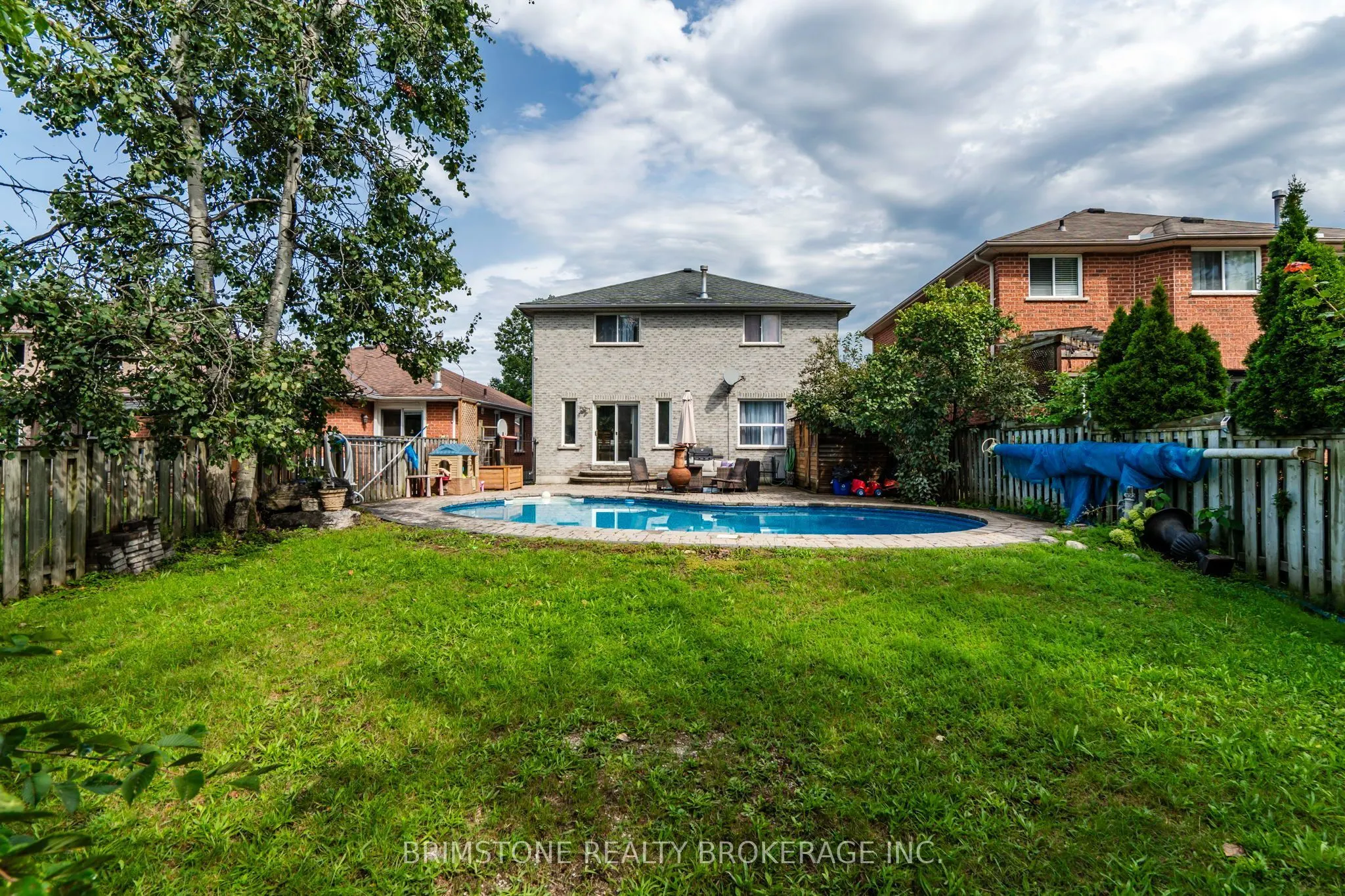 24 Stoneybrook Crescent