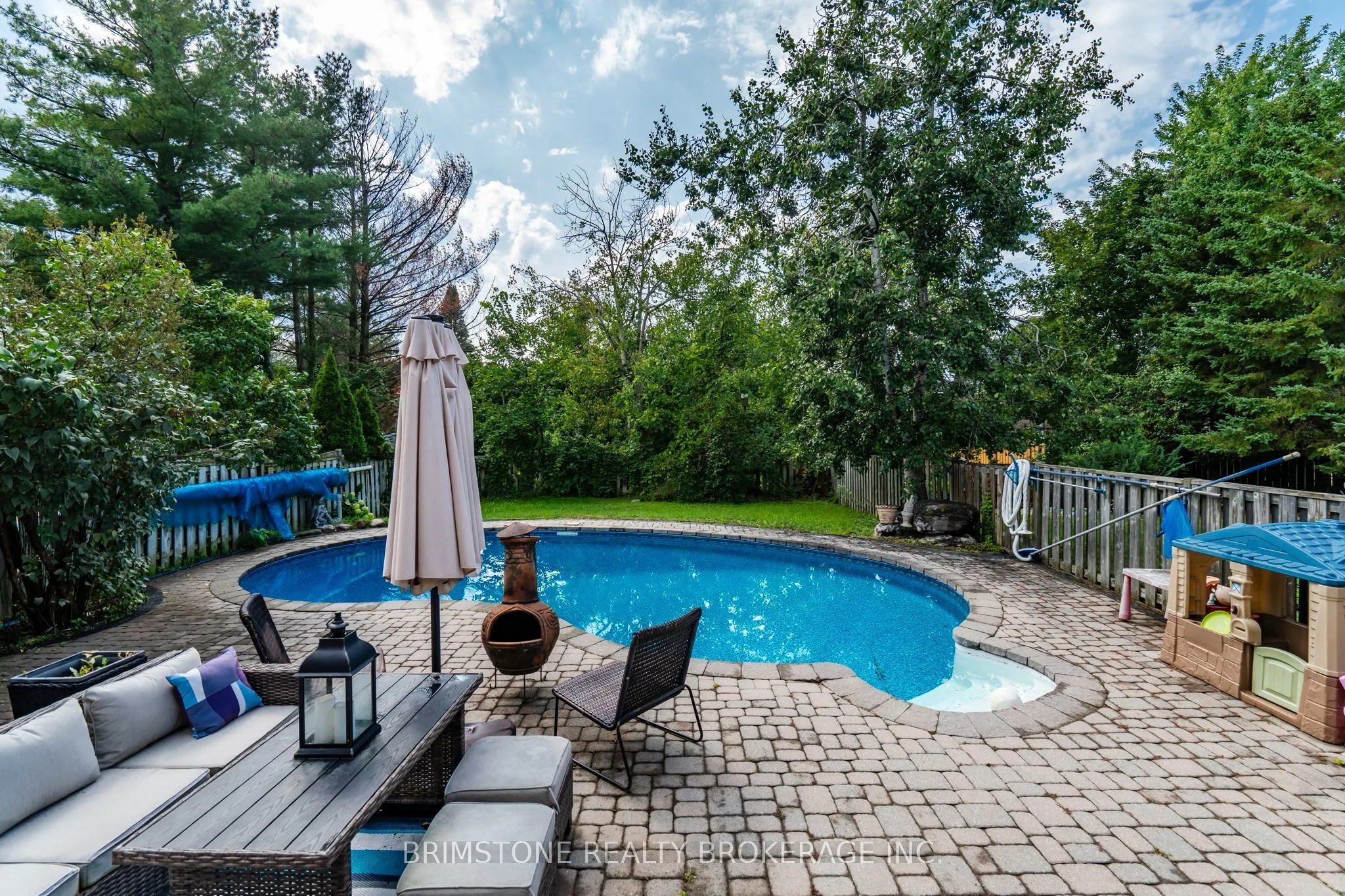 24 Stoneybrook Crescent