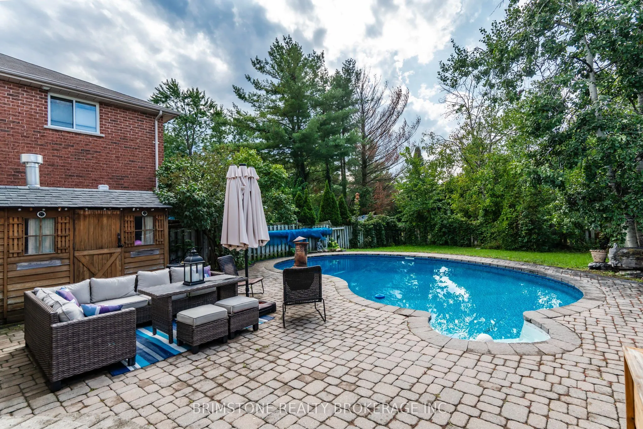 24 Stoneybrook Crescent