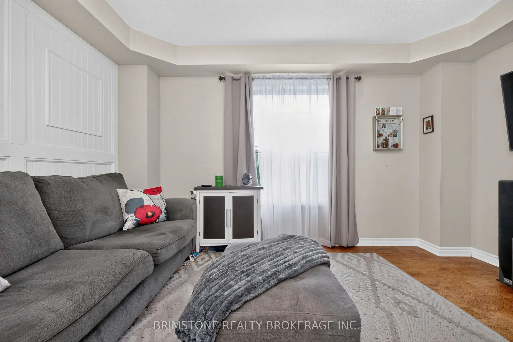 24 Stoneybrook Crescent