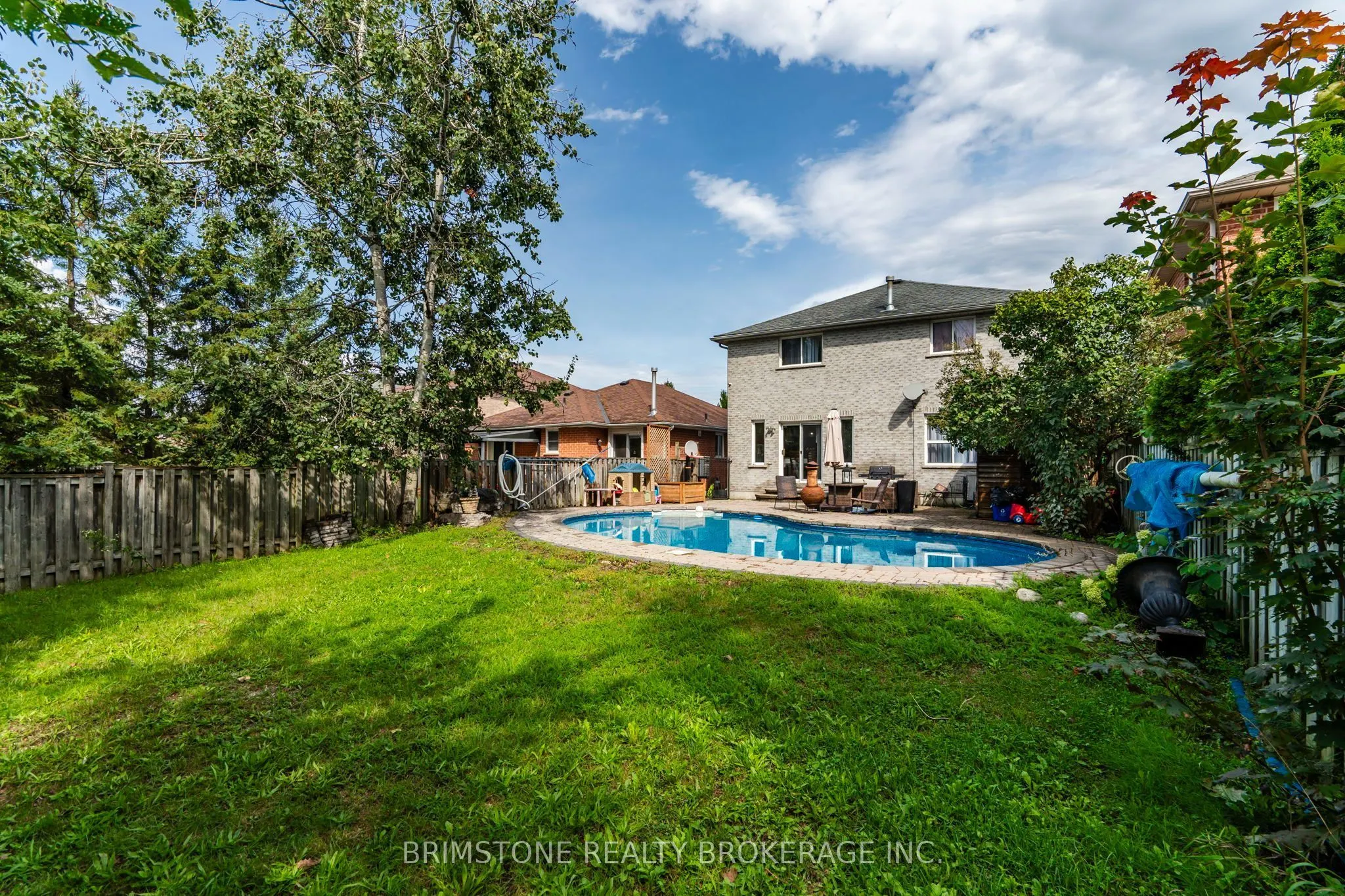 24 Stoneybrook Crescent