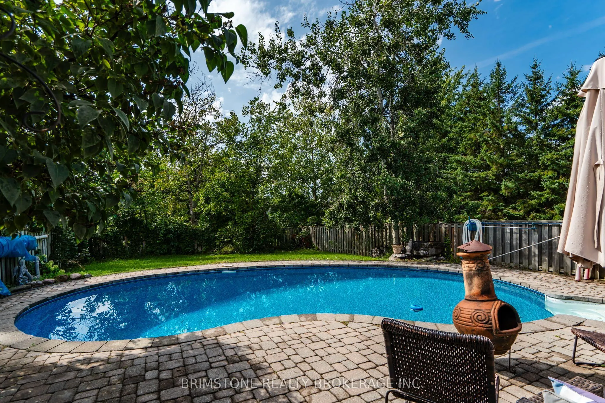 24 Stoneybrook Crescent