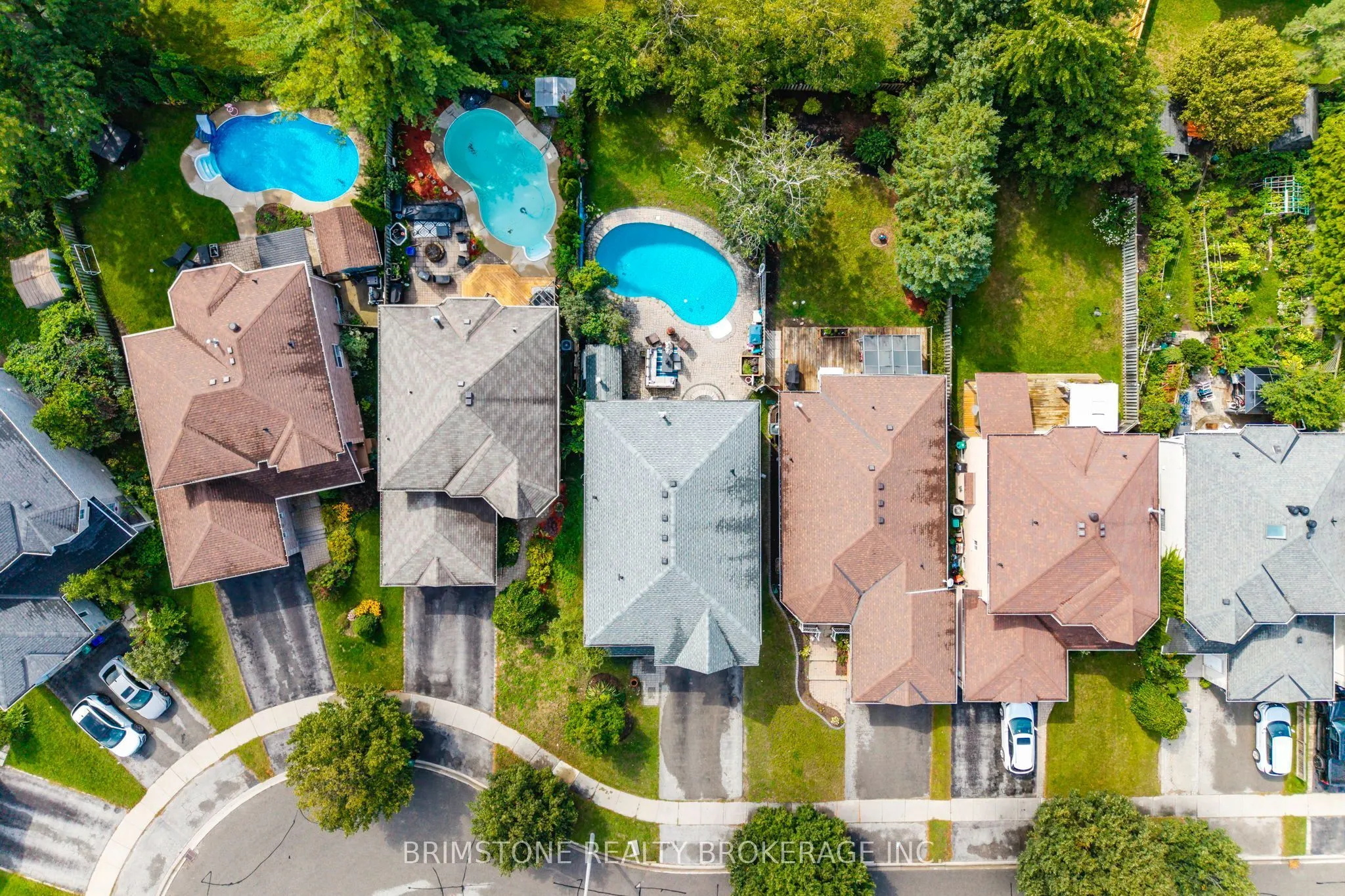 24 Stoneybrook Crescent
