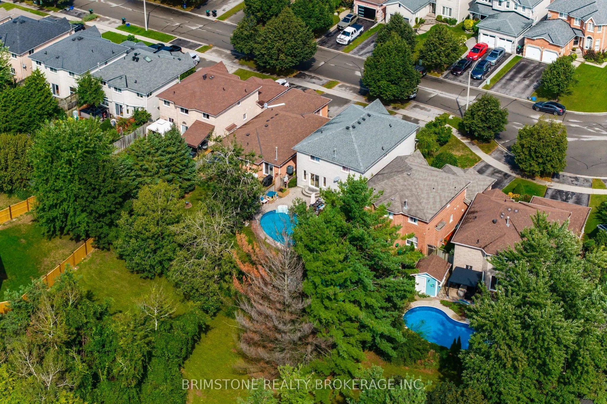 24 Stoneybrook Crescent