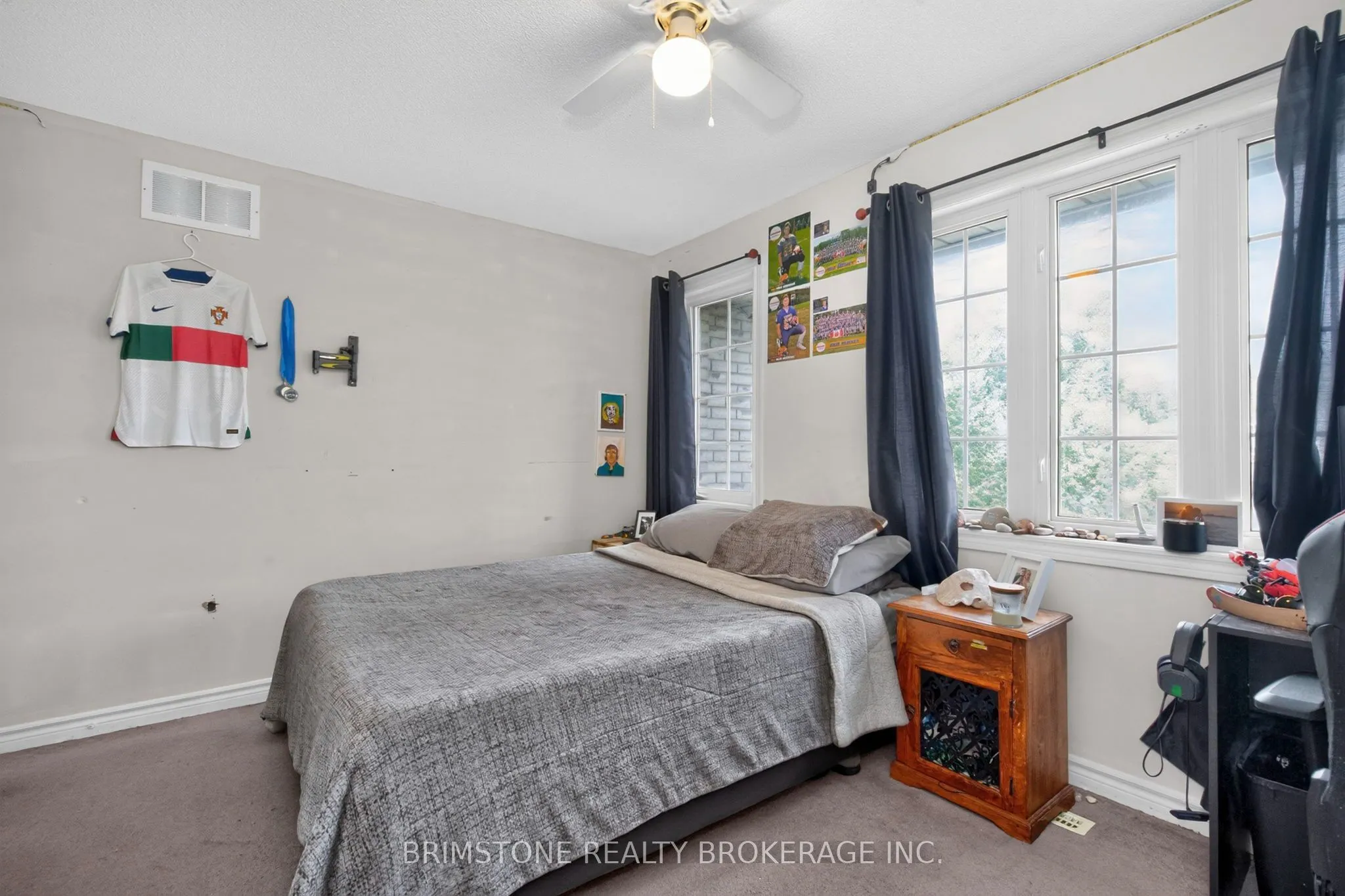 24 Stoneybrook Crescent