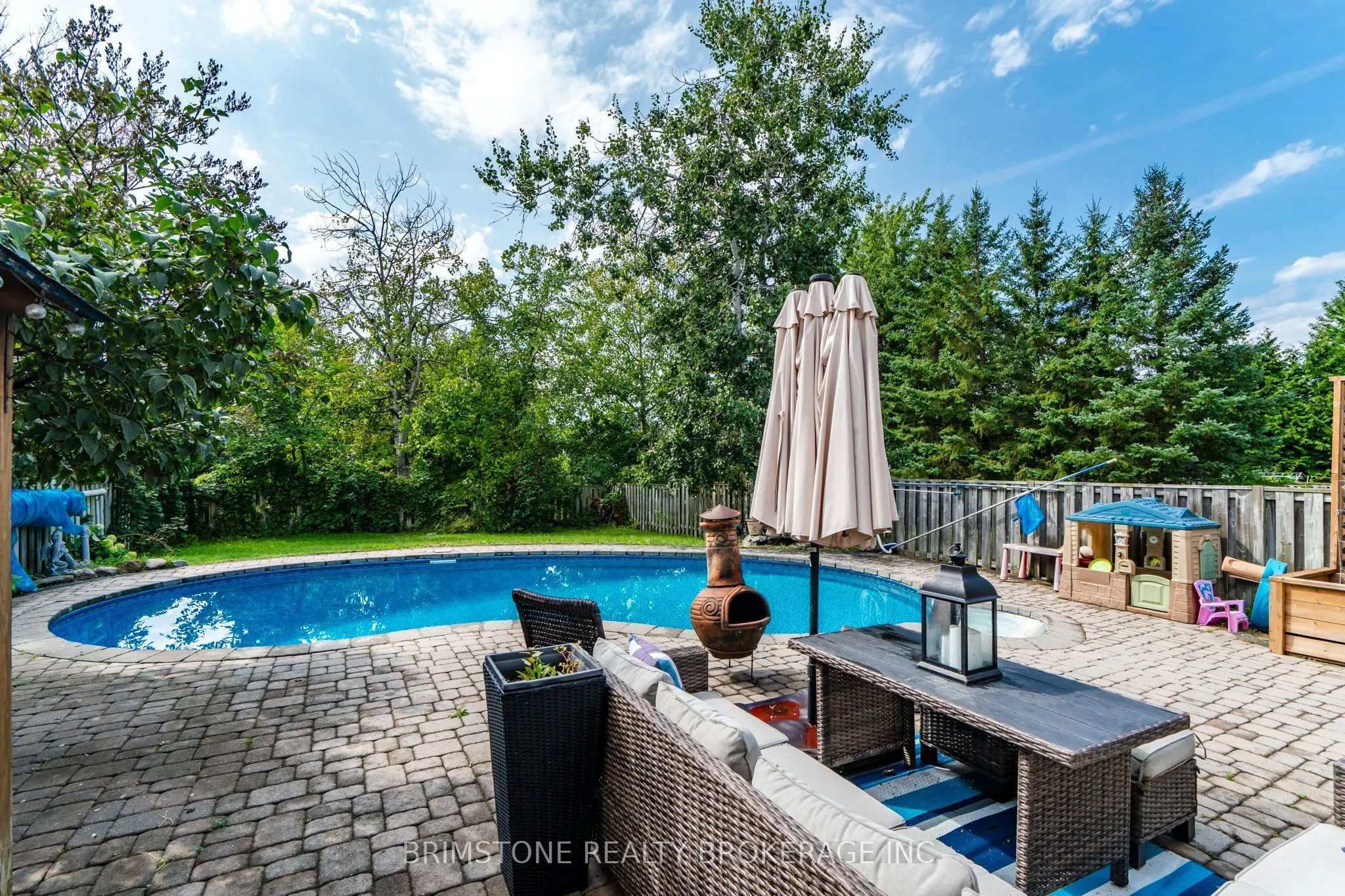 24 Stoneybrook Crescent