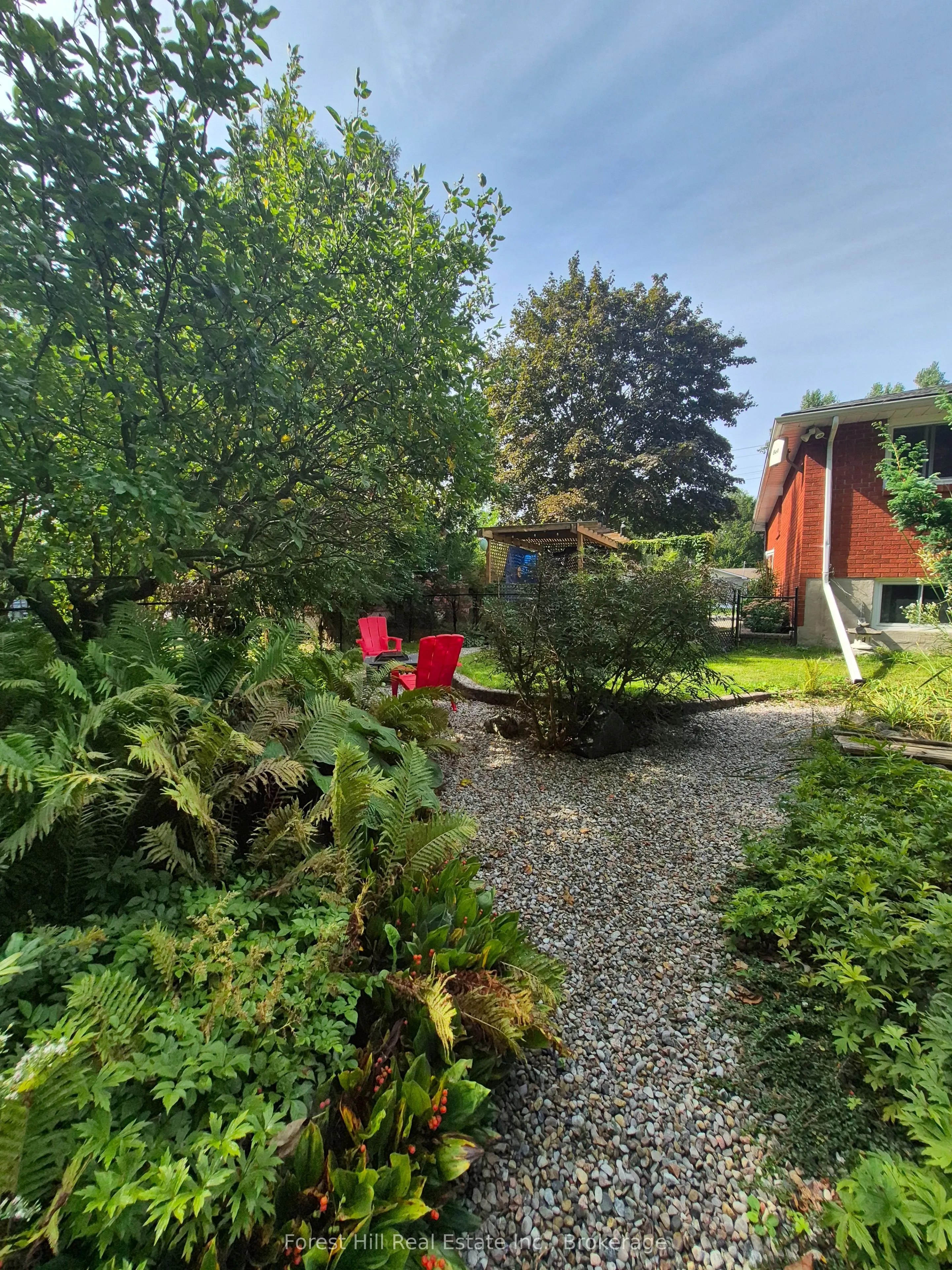 679 Simcoe Avenue W