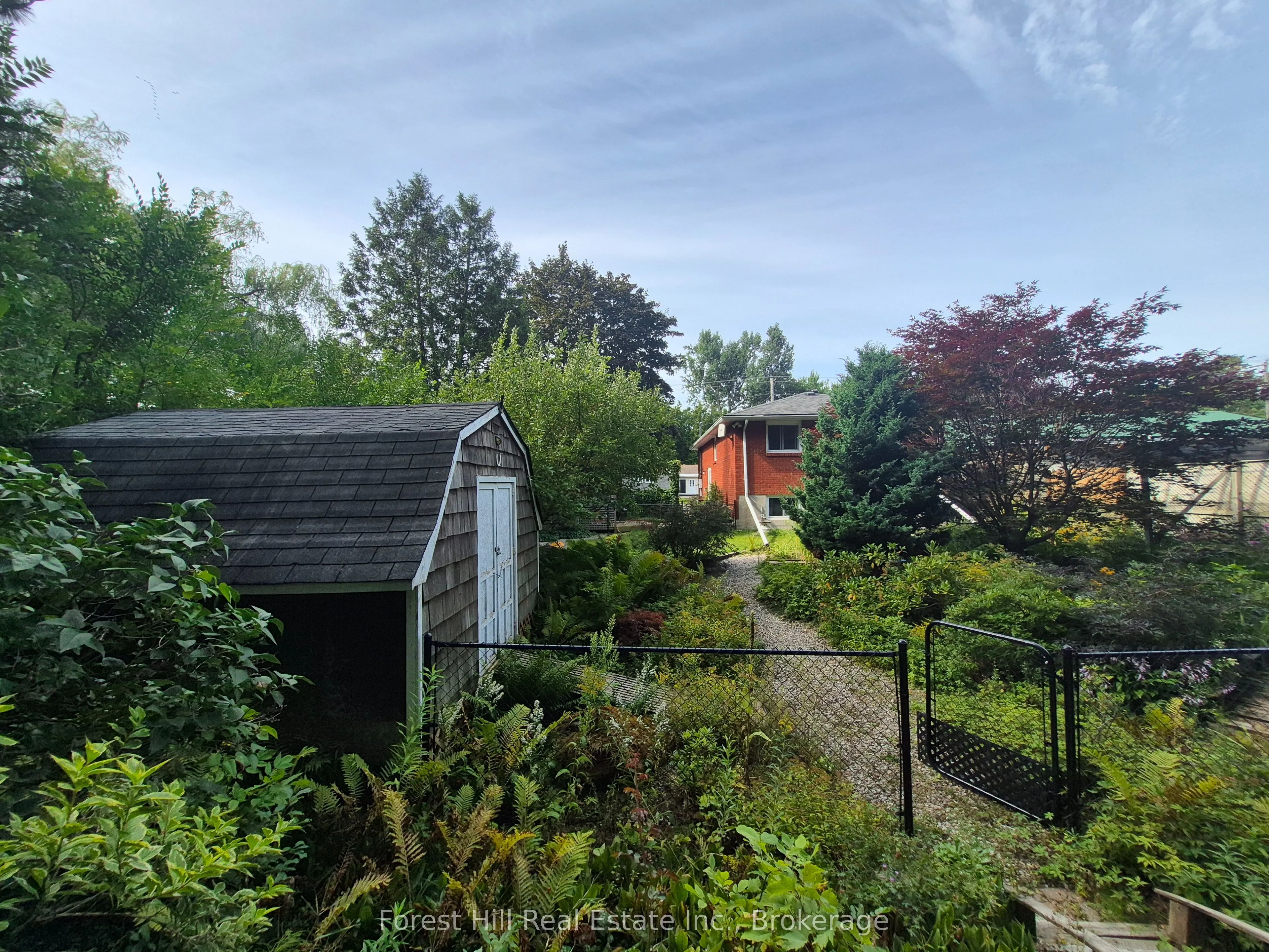 679 Simcoe Avenue W