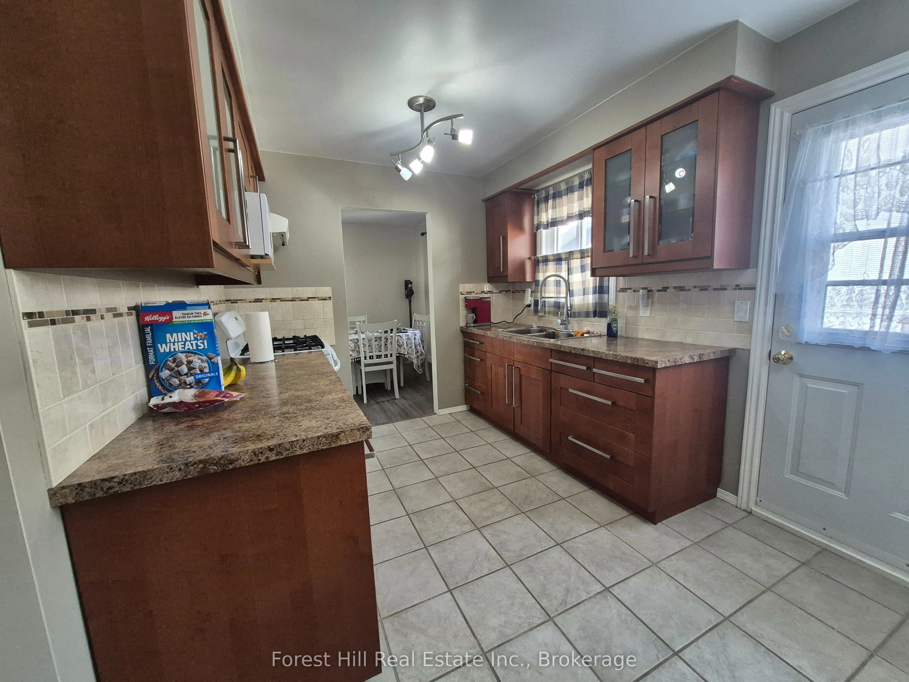 679 Simcoe Avenue W