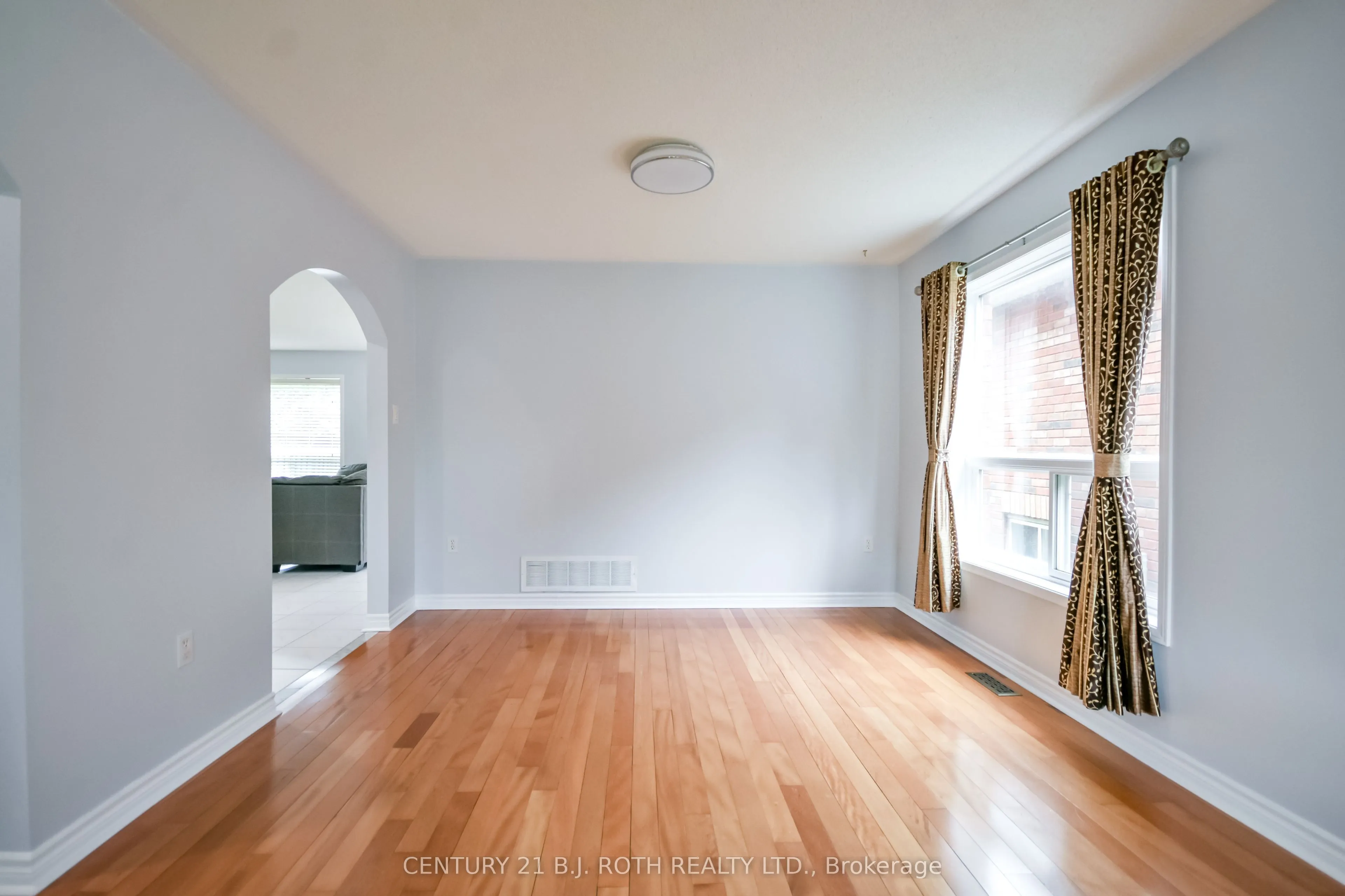 17 CROMPTON Drive