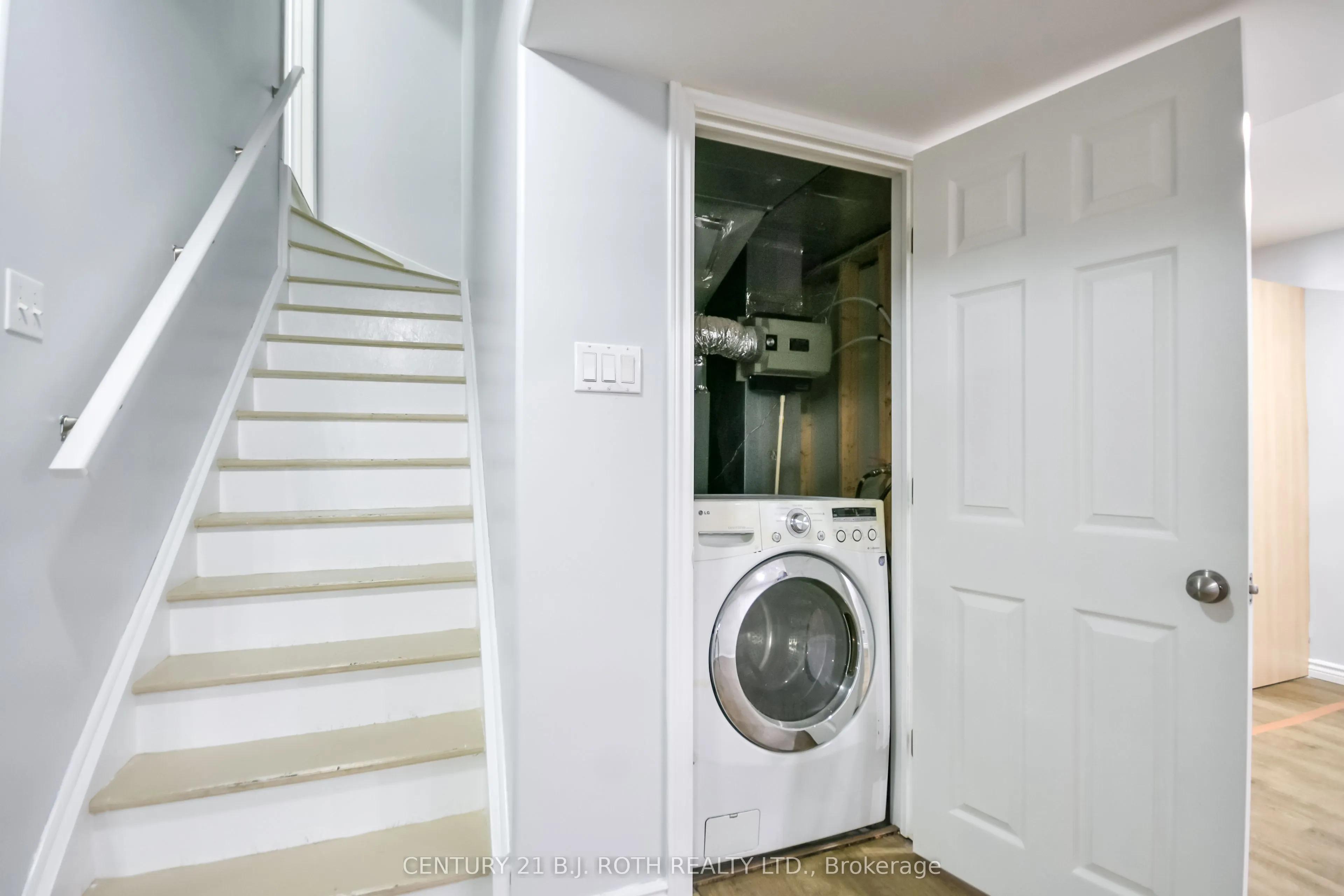 17 CROMPTON Drive