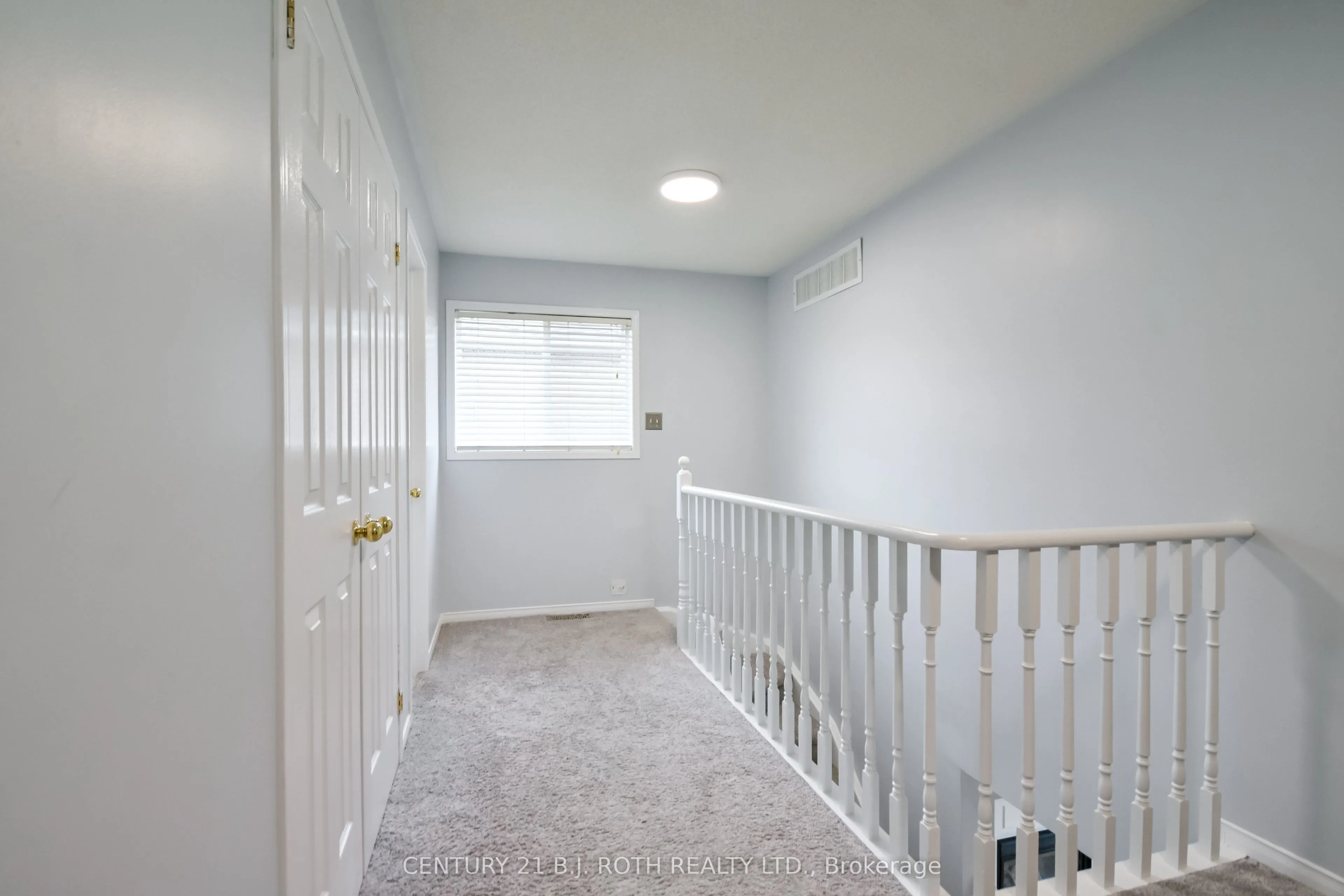 17 CROMPTON Drive