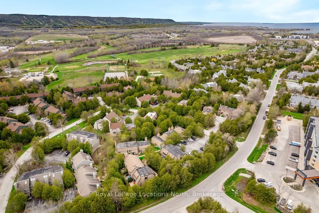 112 Escarpment Crescent #12