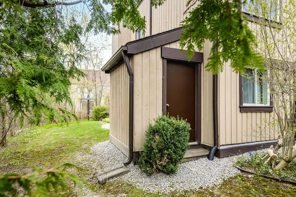 112 Escarpment Crescent #12