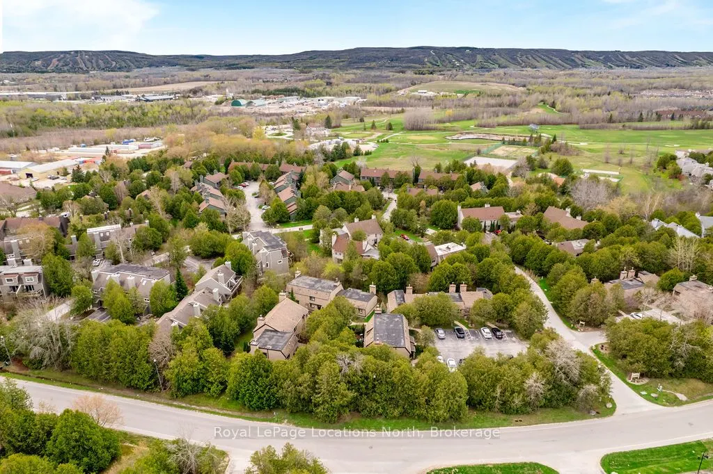 112 Escarpment Crescent #12