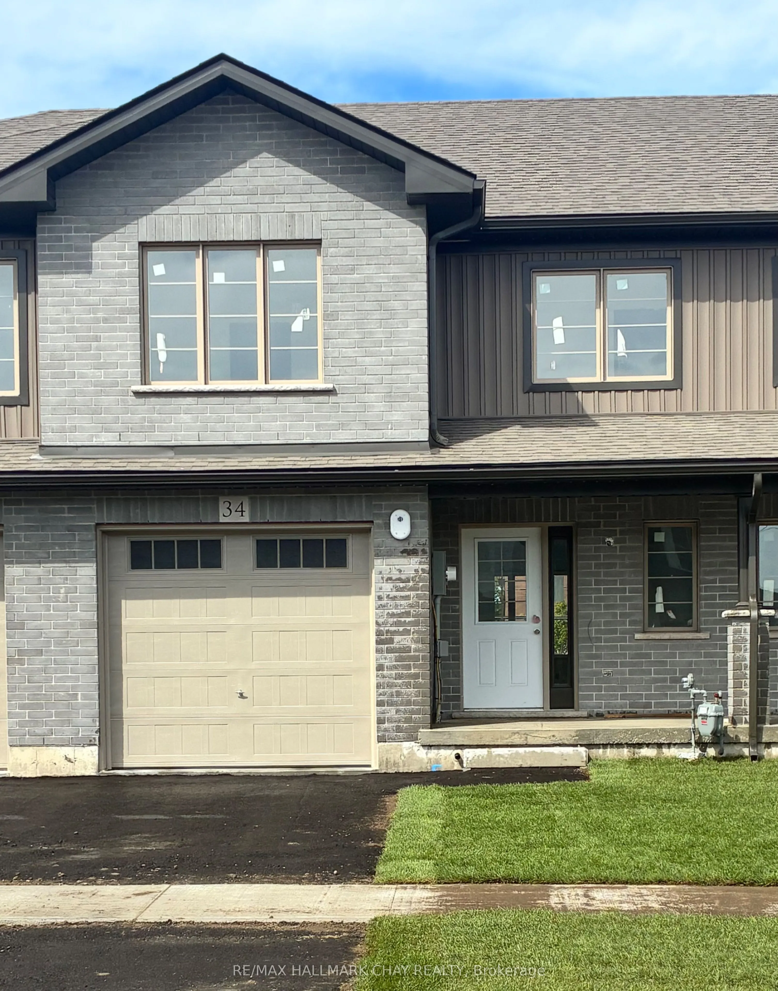 34 Strath Crescent