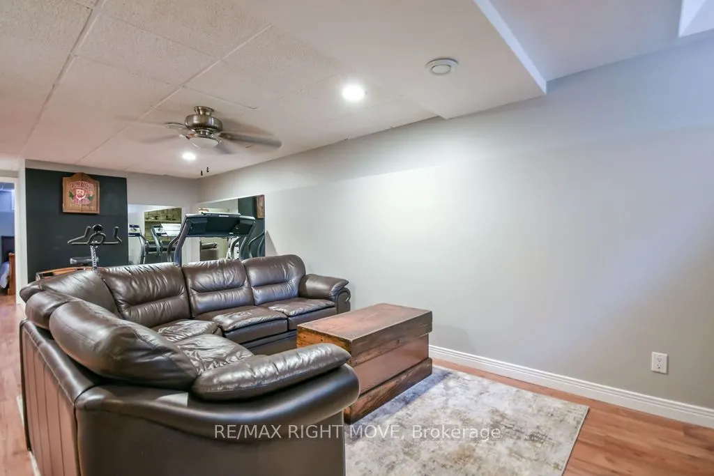 2640 WESTSHORE Crescent