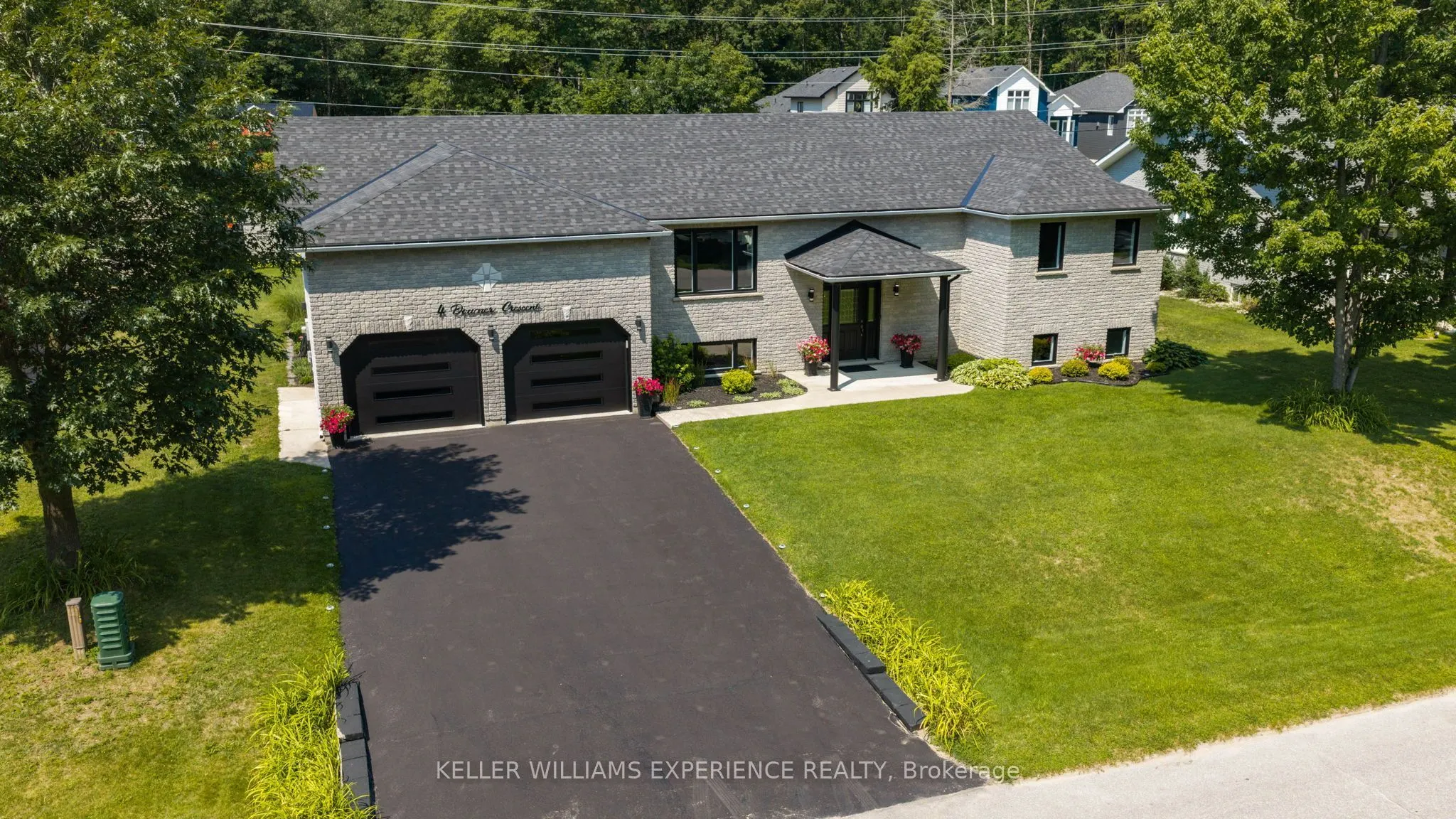 4 Downer Crescent
