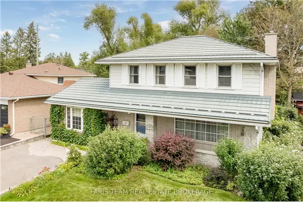 51 Davies Crescent
