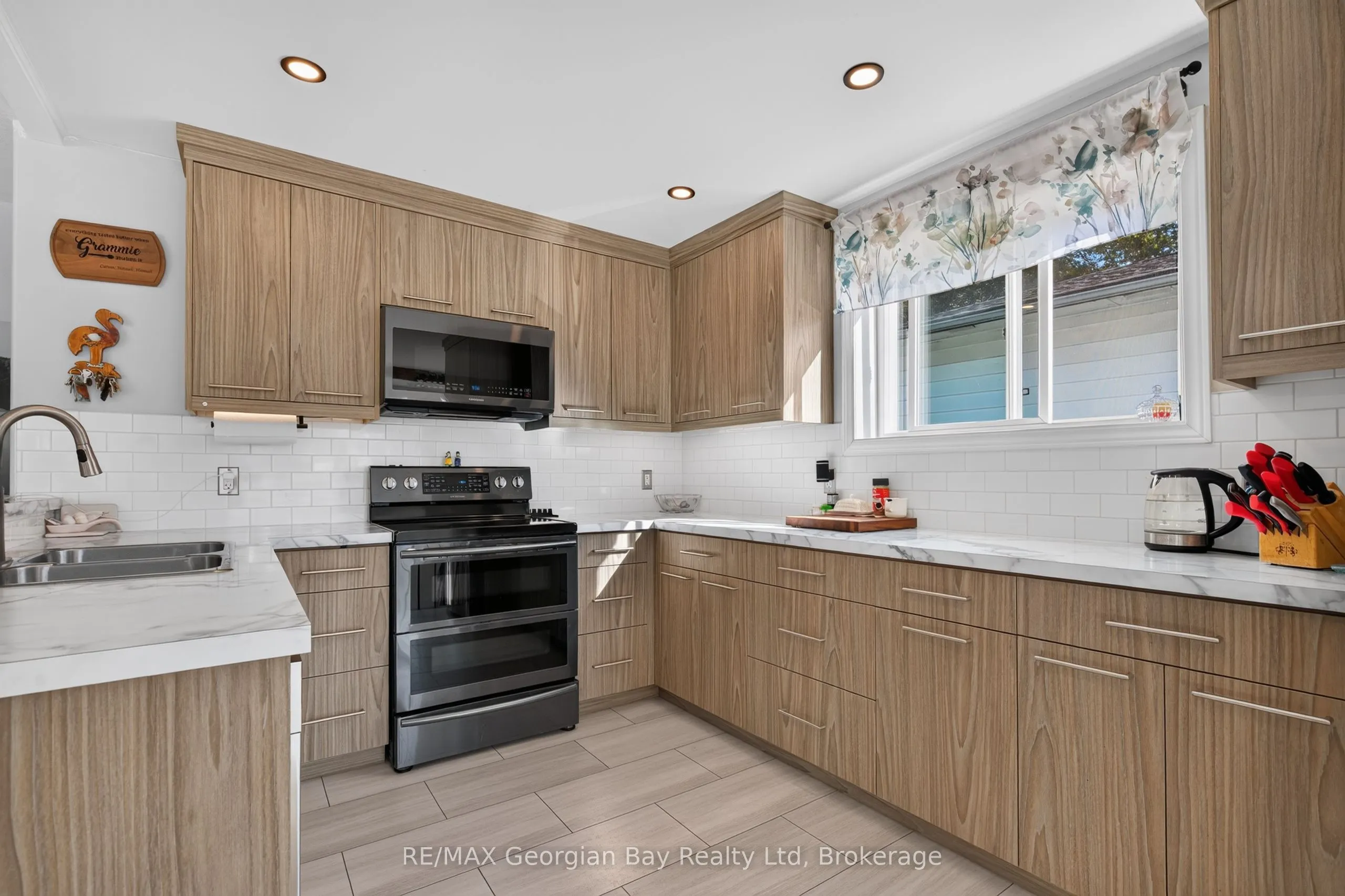 898 Yonge Street