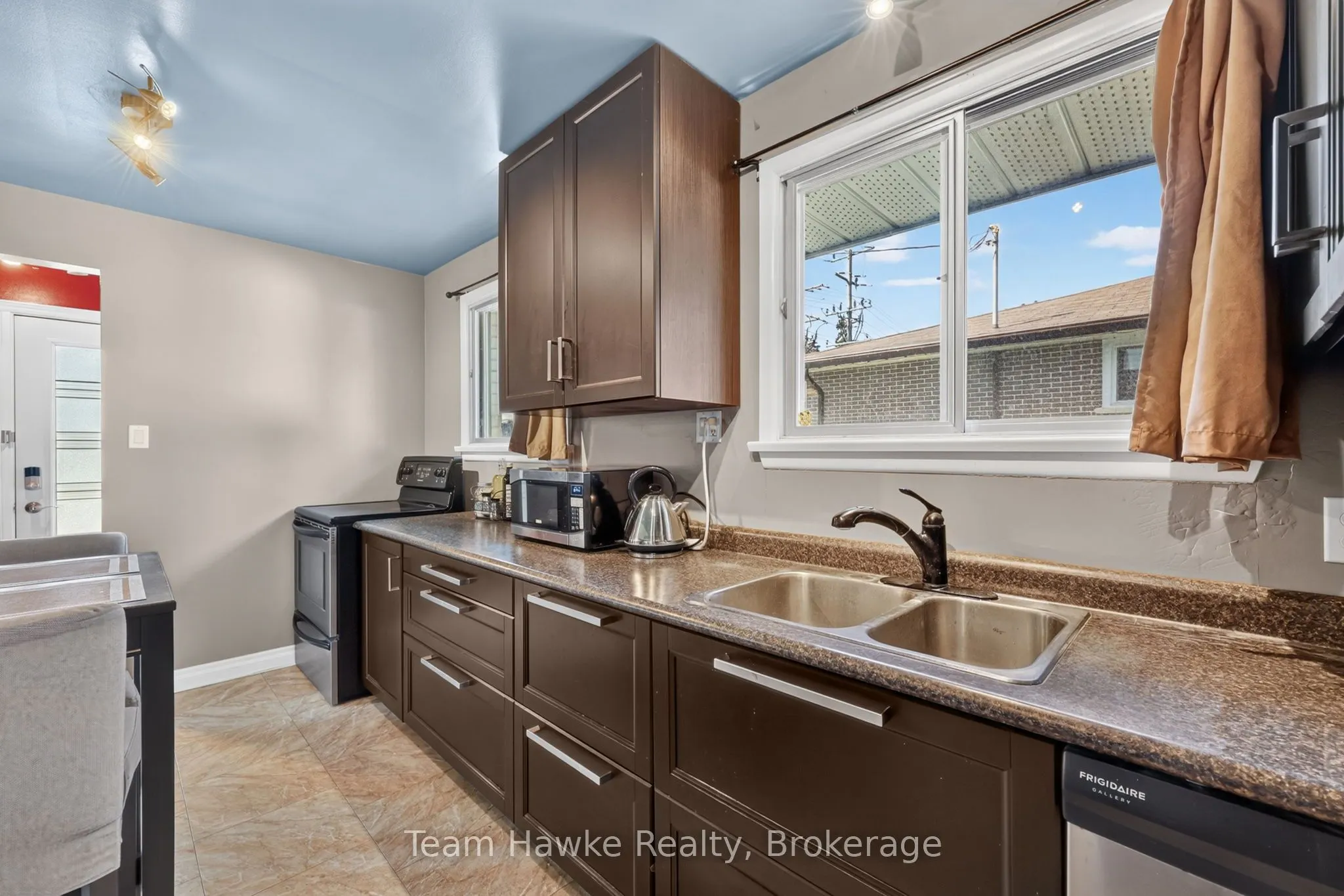 320 Scott Street