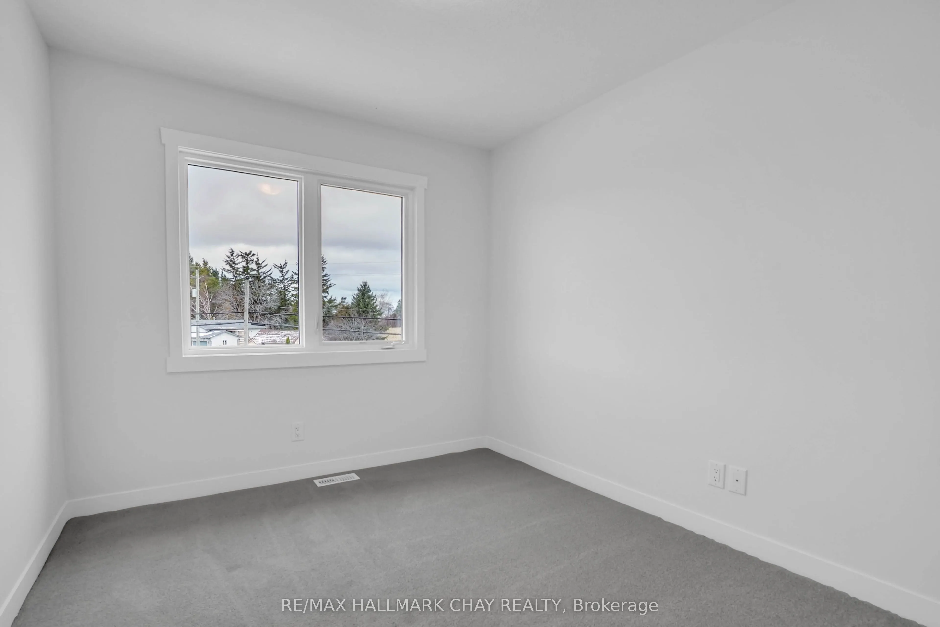 22 Strath Crescent