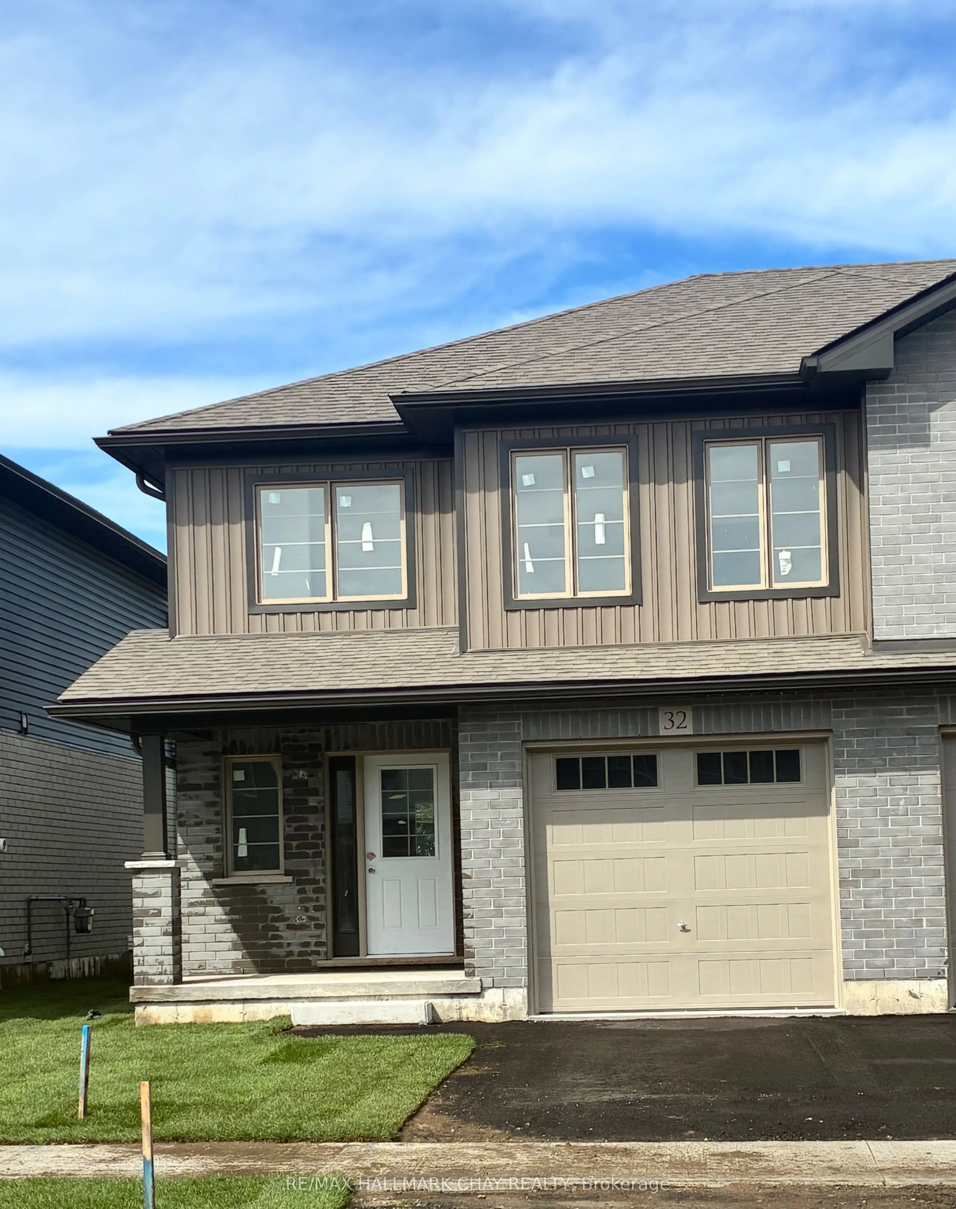 32 Strath Crescent