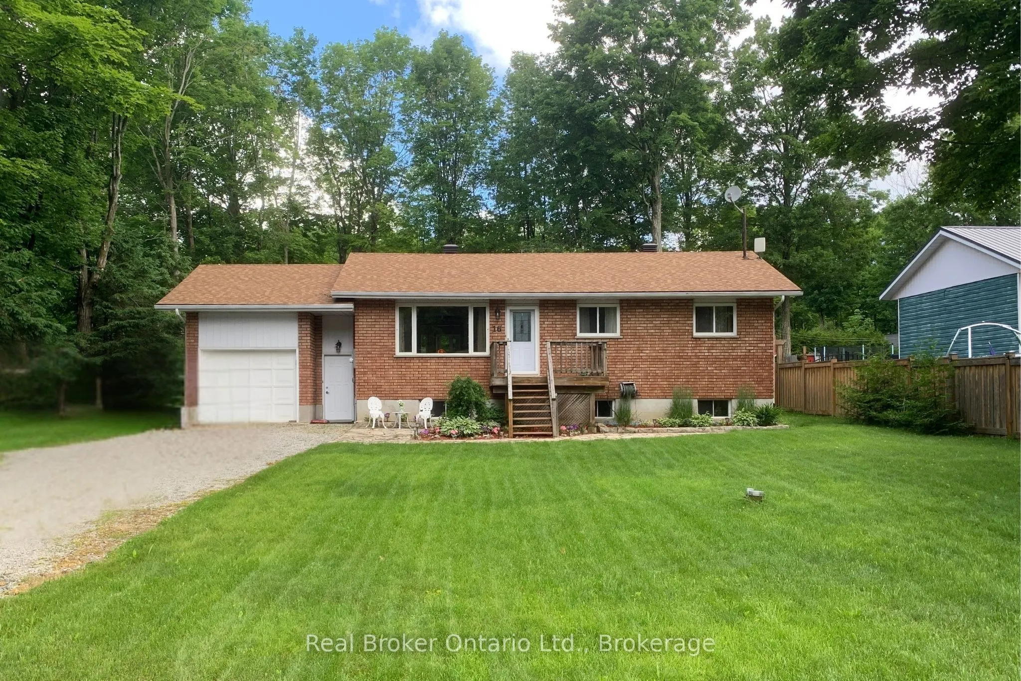 16 Mundy Avenue